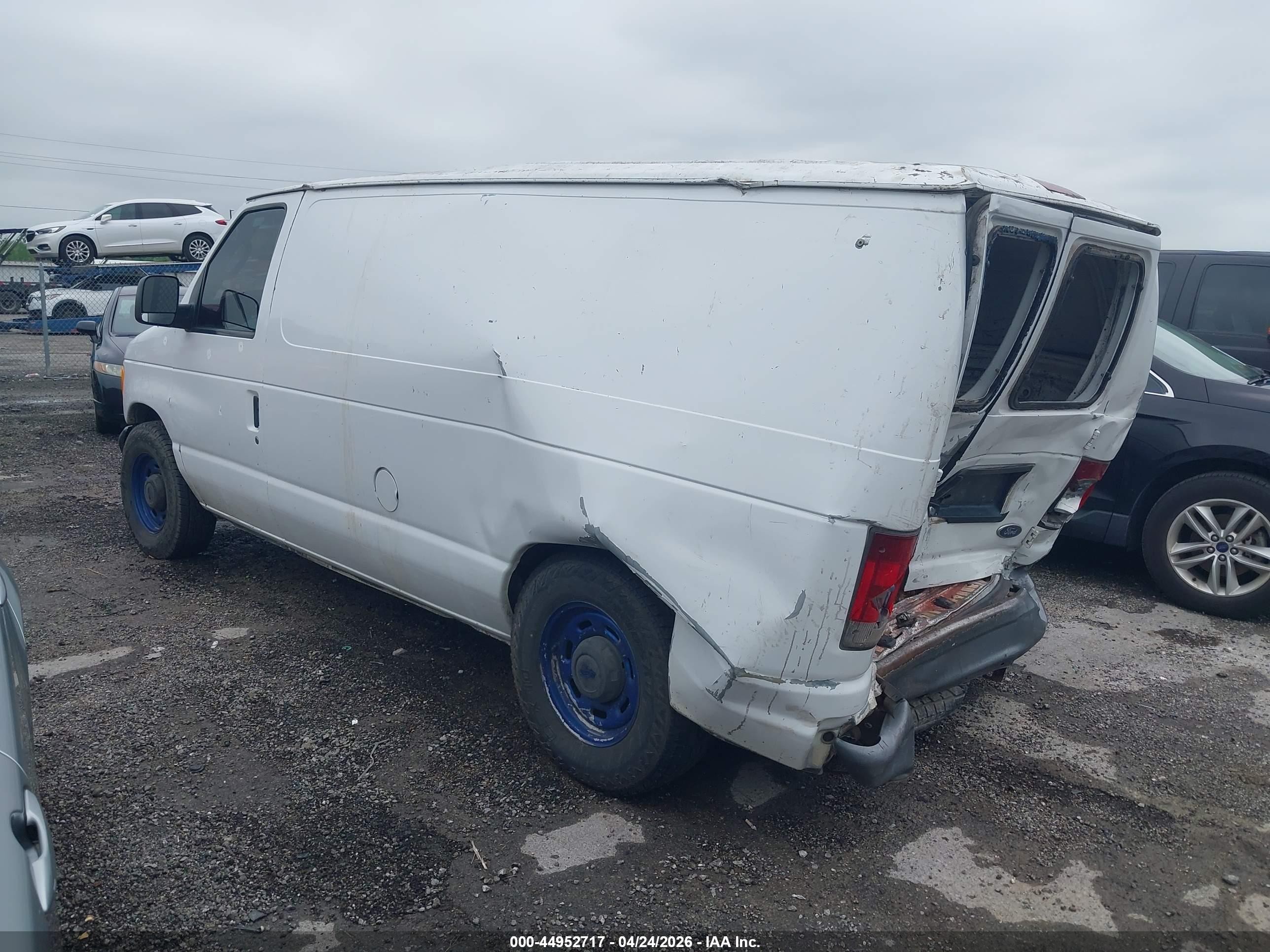 2004 Ford E-150 Commercial/recreational Белый vin: 1FTRE14W64HB41949