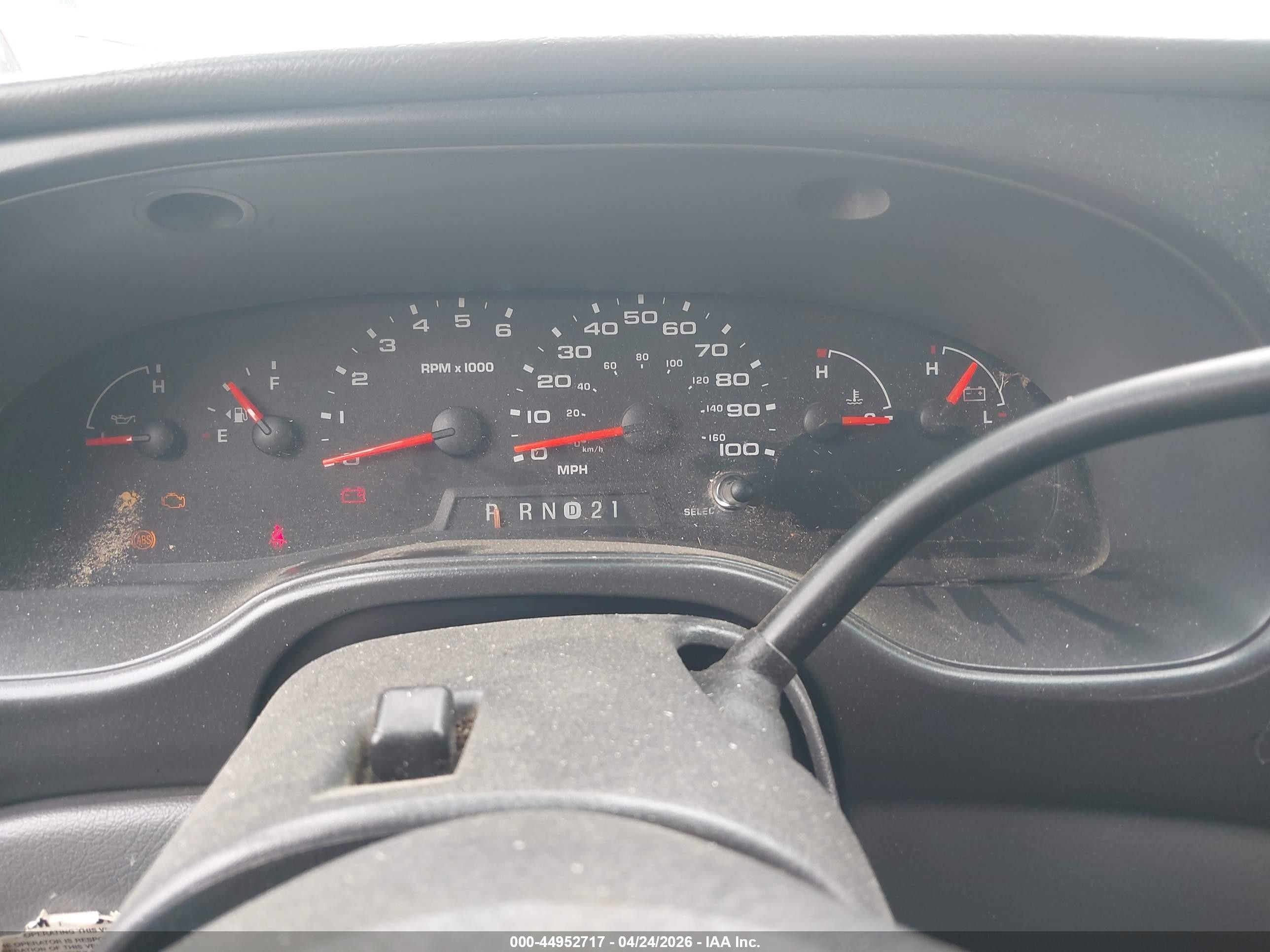 2004 Ford E-150 Commercial/recreational Белый vin: 1FTRE14W64HB41949