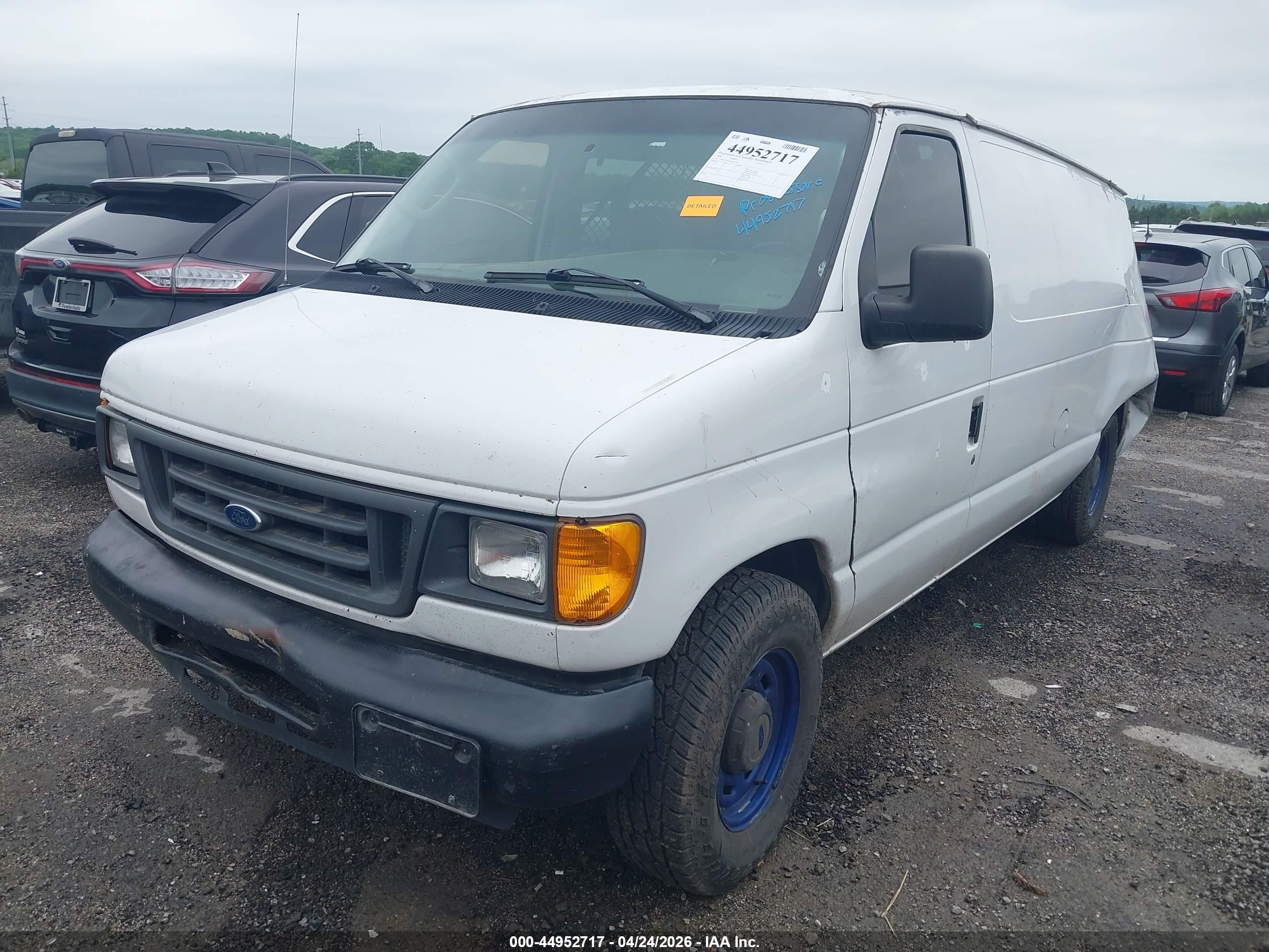 2004 Ford E-150 Commercial/recreational Белый vin: 1FTRE14W64HB41949