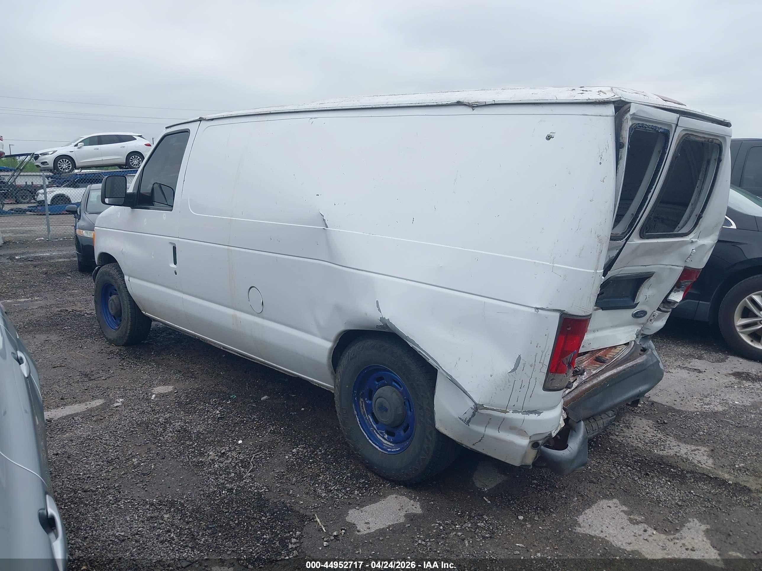 2004 Ford E-150 Commercial/recreational Белый vin: 1FTRE14W64HB41949