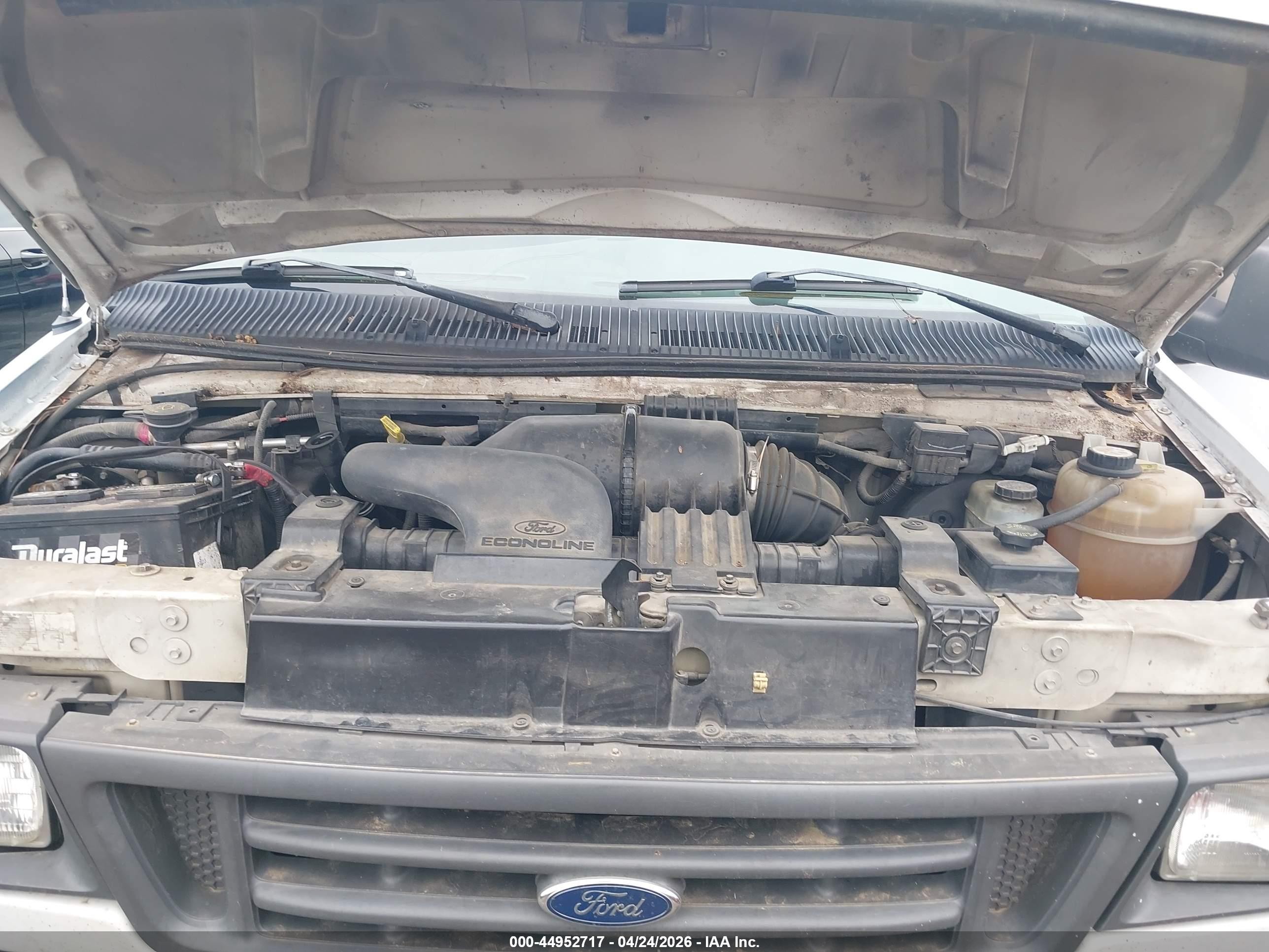 2004 Ford E-150 Commercial/recreational Белый vin: 1FTRE14W64HB41949