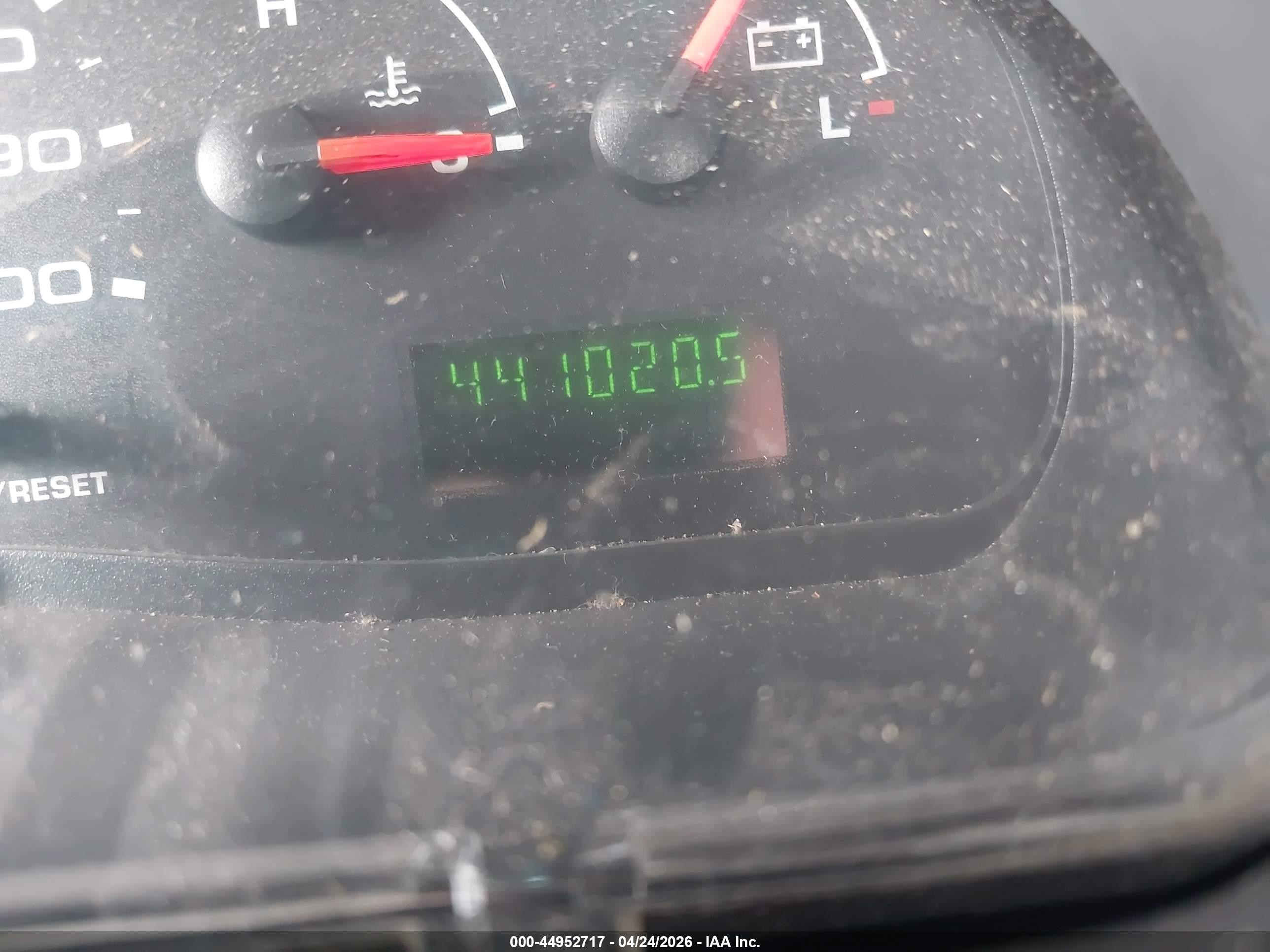 2004 Ford E-150 Commercial/recreational Белый vin: 1FTRE14W64HB41949