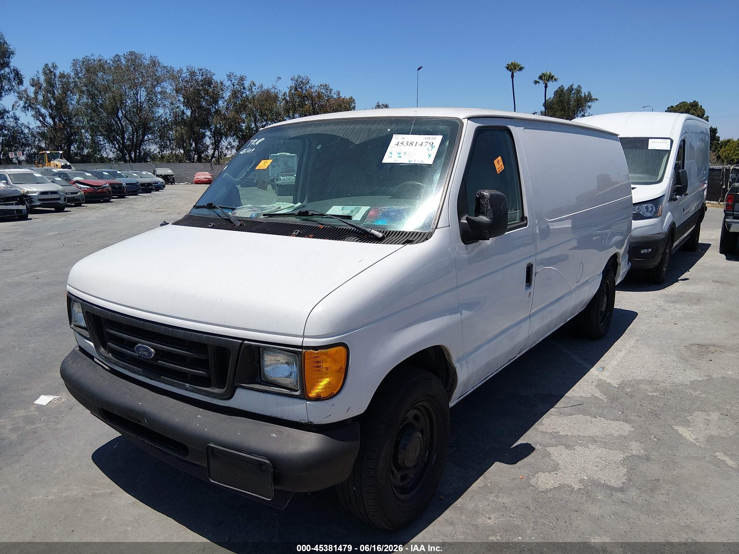 2005 Ford E-150   White vin: 1FTRE14W65HA89031