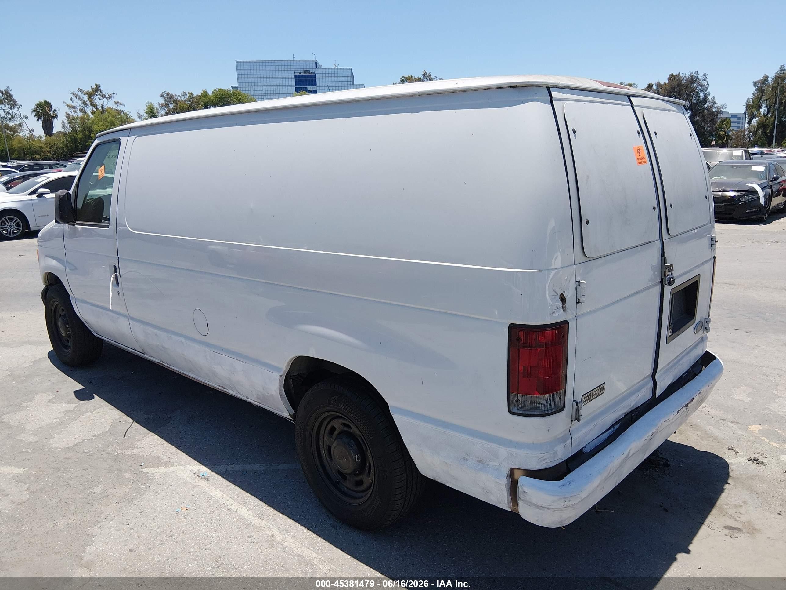 2005 Ford E-150   White vin: 1FTRE14W65HA89031