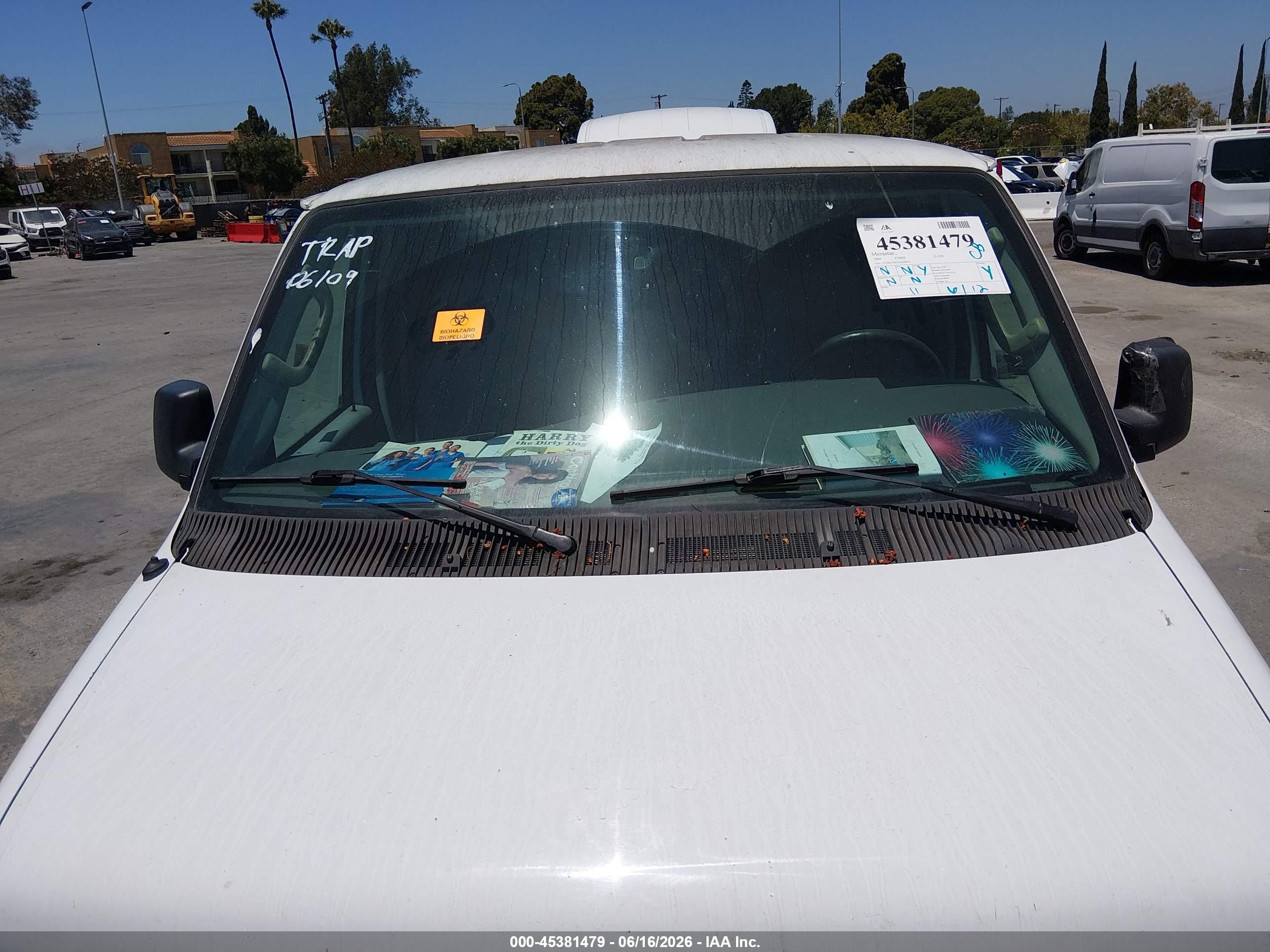2005 Ford E-150   White vin: 1FTRE14W65HA89031