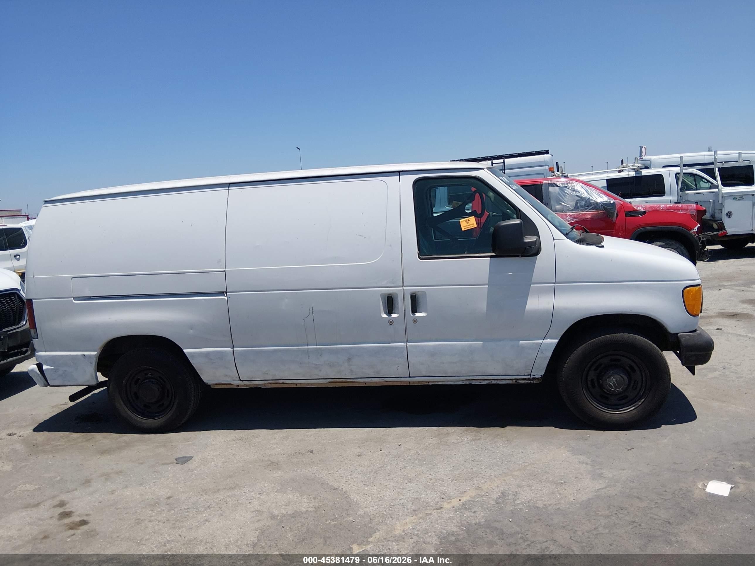 2005 Ford E-150   White vin: 1FTRE14W65HA89031