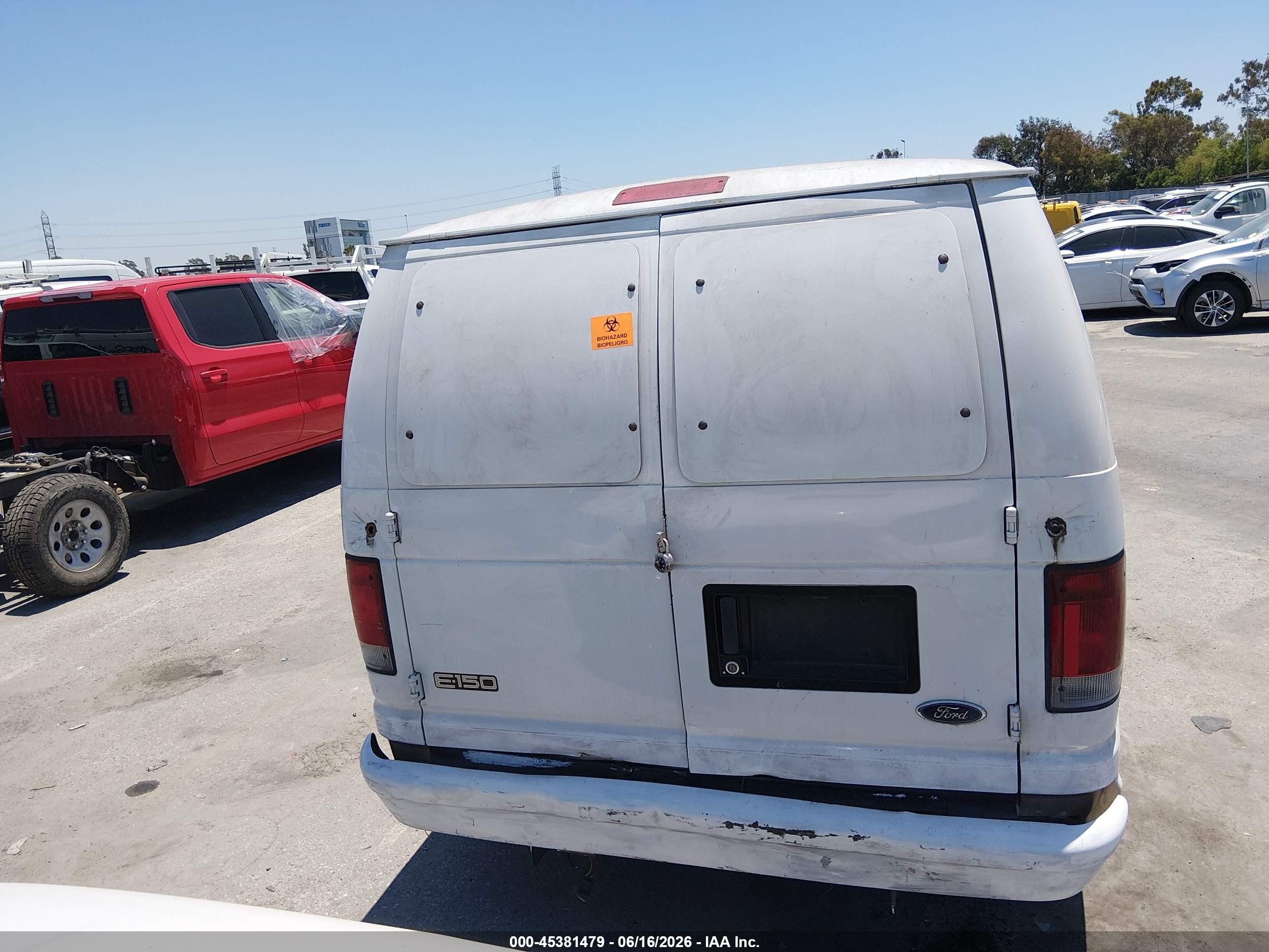 2005 Ford E-150   White vin: 1FTRE14W65HA89031