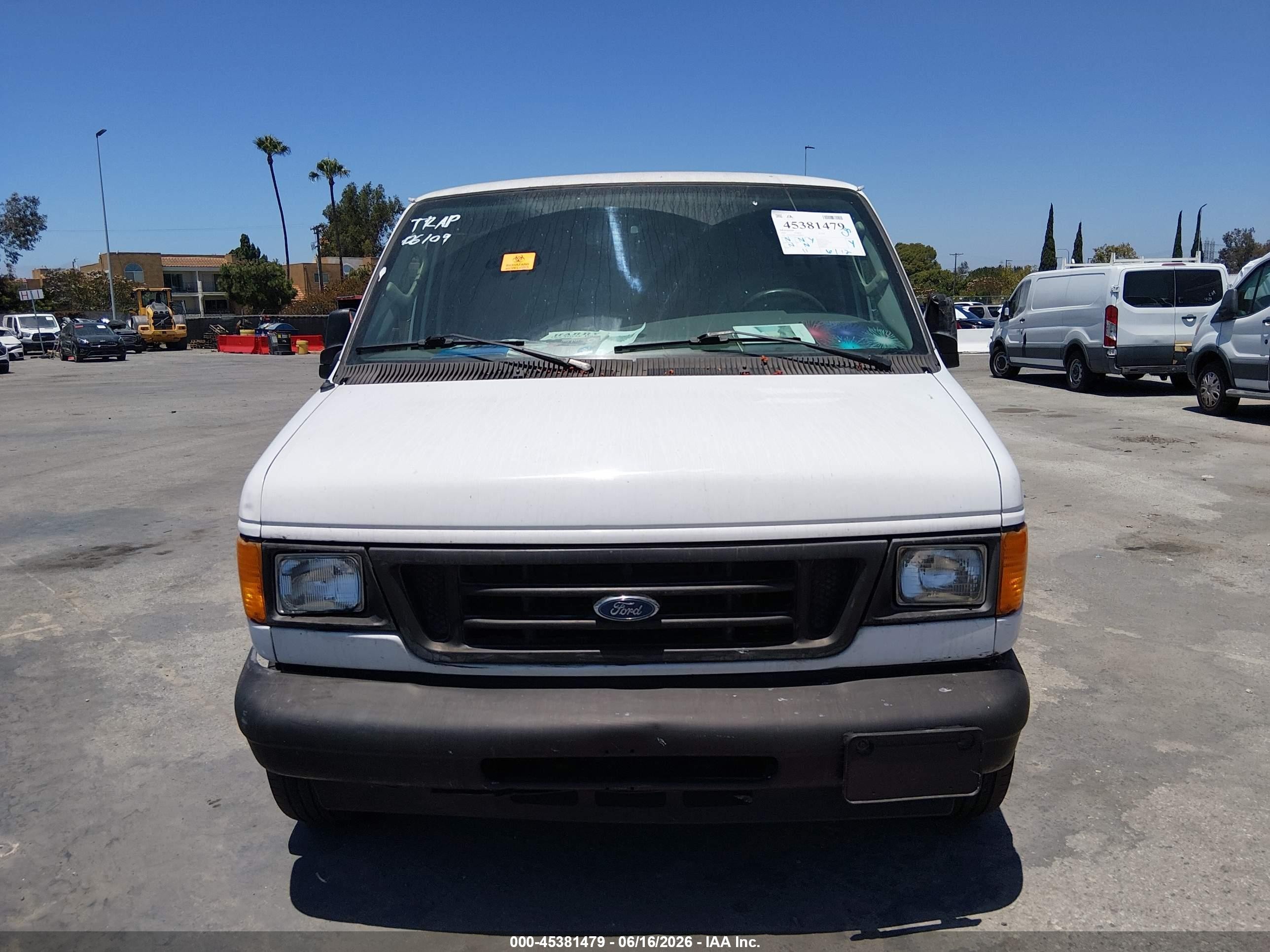 2005 Ford E-150   White vin: 1FTRE14W65HA89031