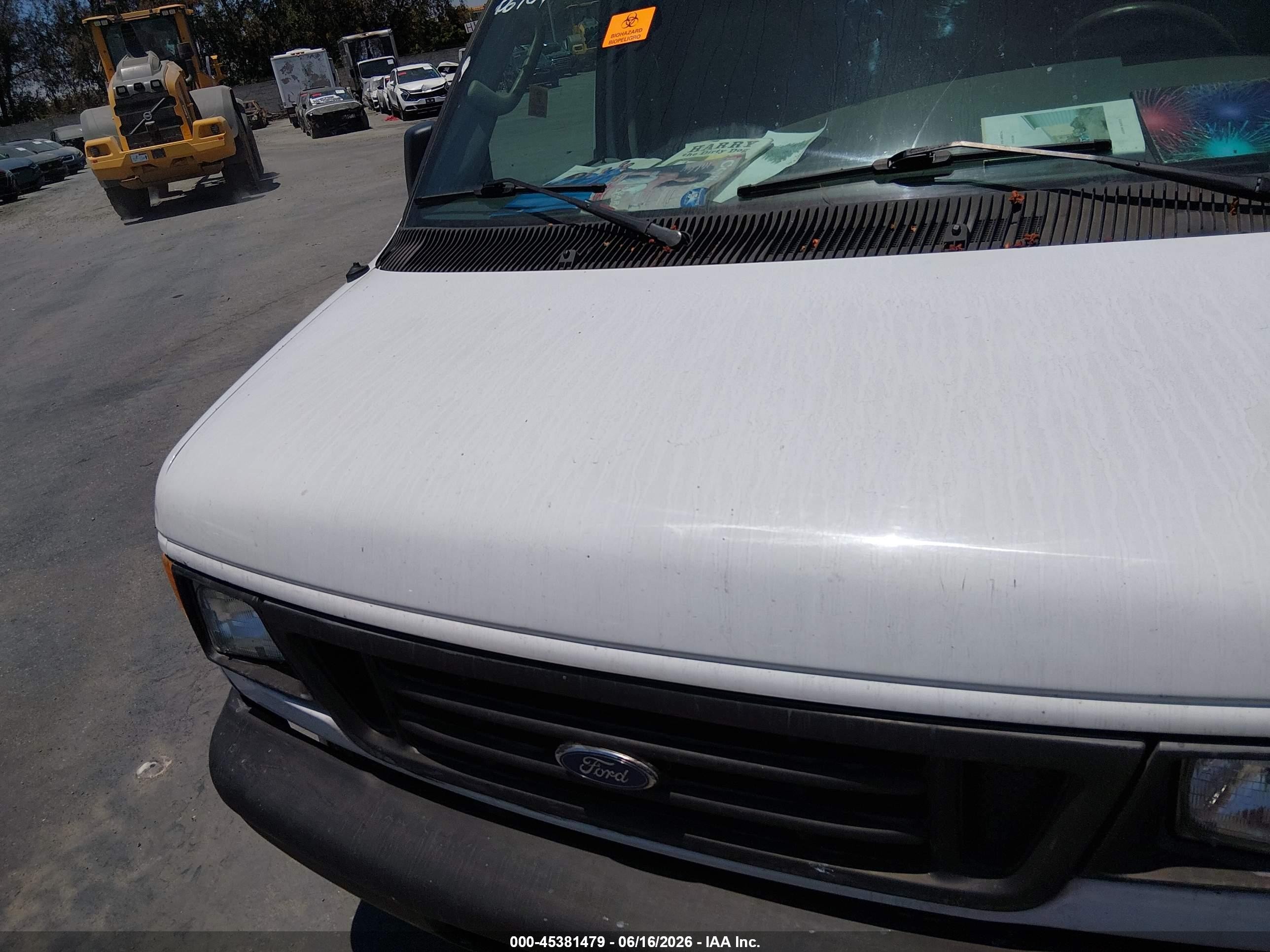 2005 Ford E-150   White vin: 1FTRE14W65HA89031