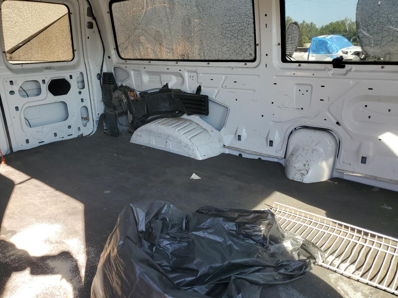 2004 Ford Econoline E150 Van White vin: 1FTRE14W74HB29499