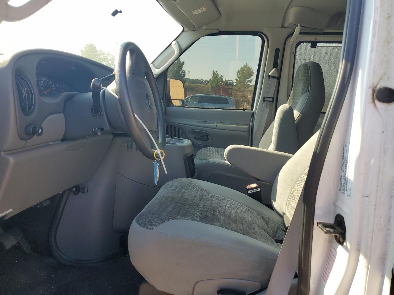 2004 Ford Econoline E150 Van White vin: 1FTRE14W74HB29499
