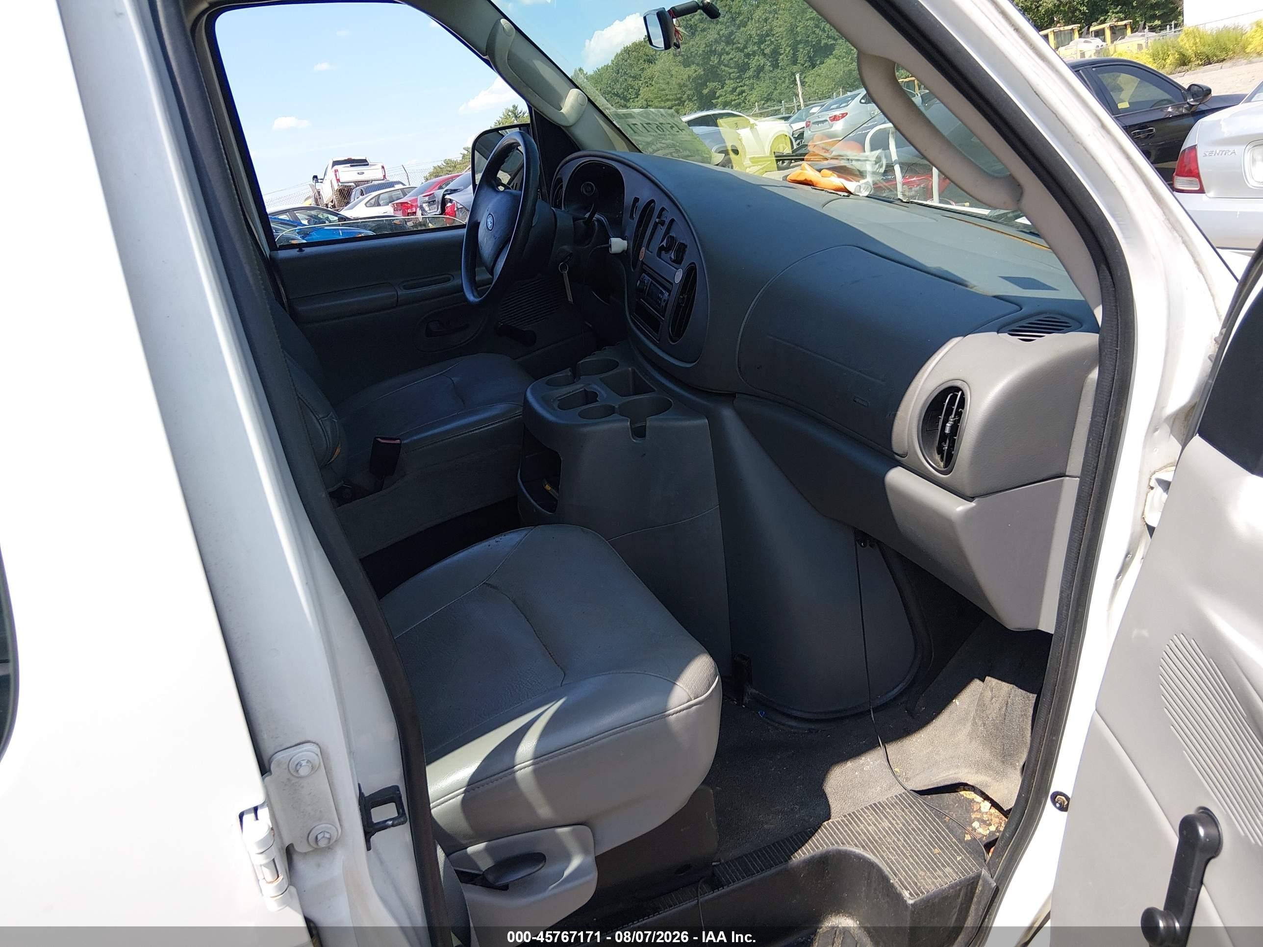 2005 Ford E-150 Commercial/recreational Белый vin: 1FTRE14W75HA52506