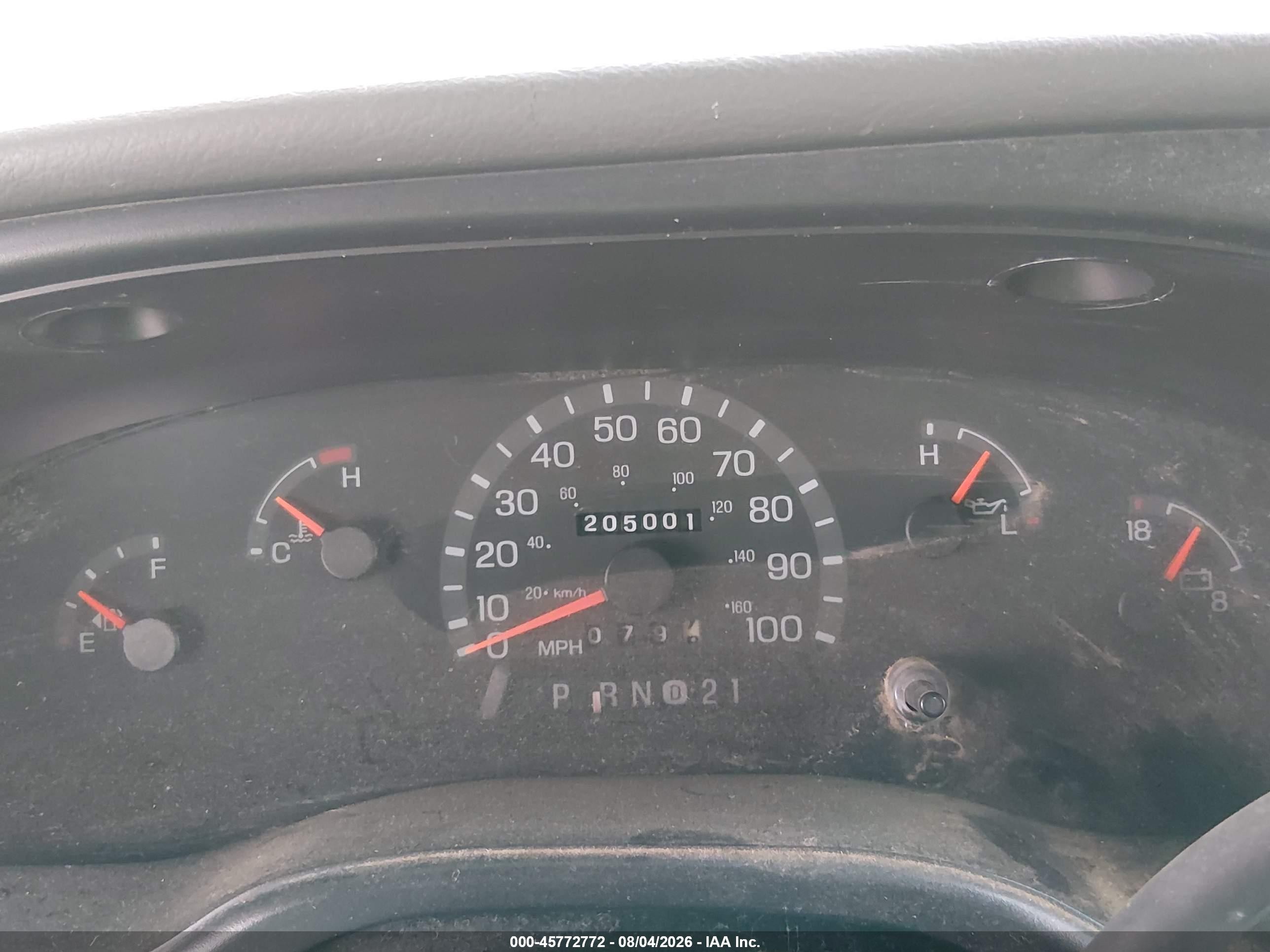 2001 Ford E-150 Commercial/recreational White vin: 1FTRE14W81HA89820