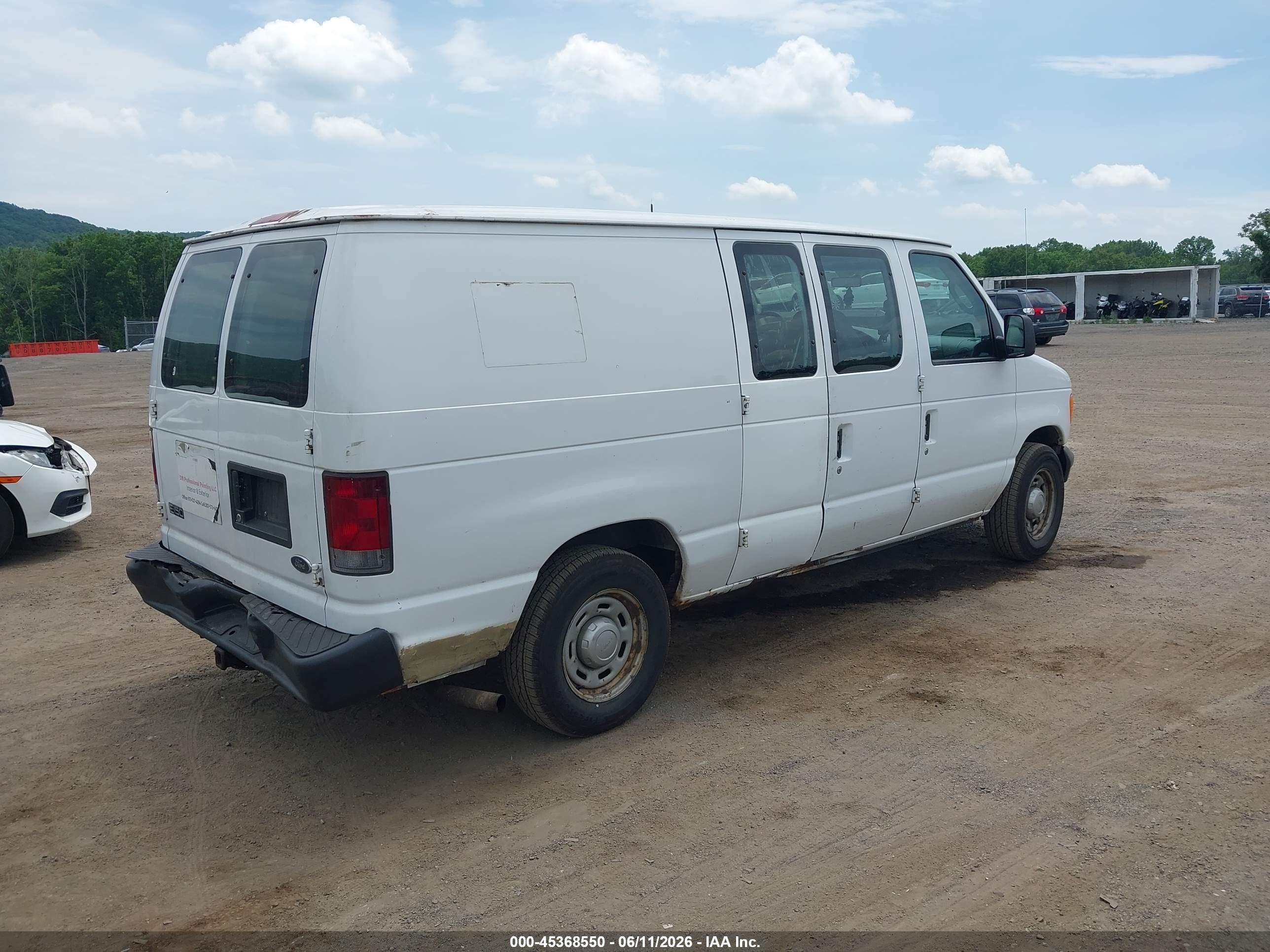 2004 Ford E-150 Commercial/recreational Белый vin: 1FTRE14W84HA93791