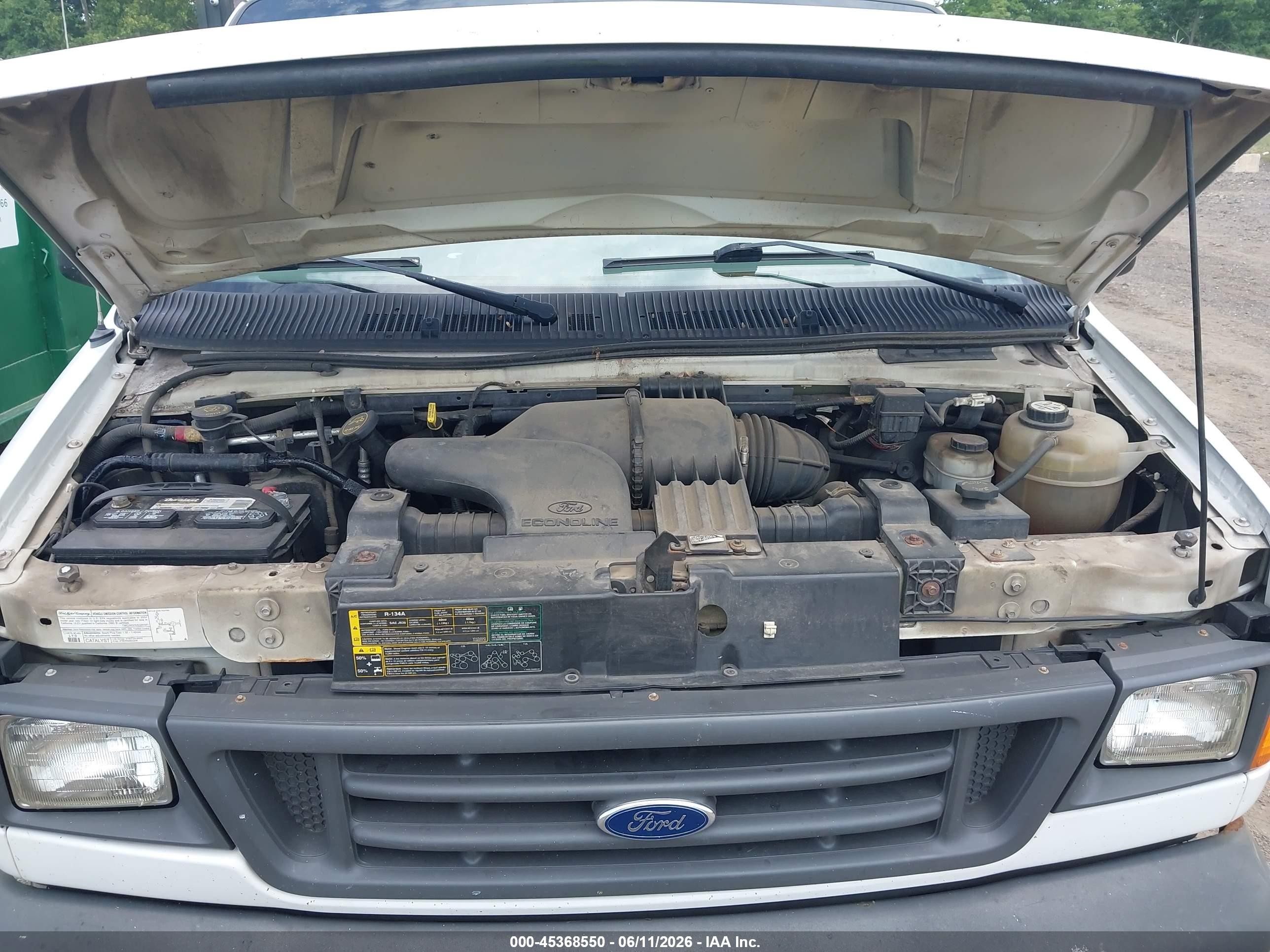 2004 Ford E-150 Commercial/recreational Белый vin: 1FTRE14W84HA93791