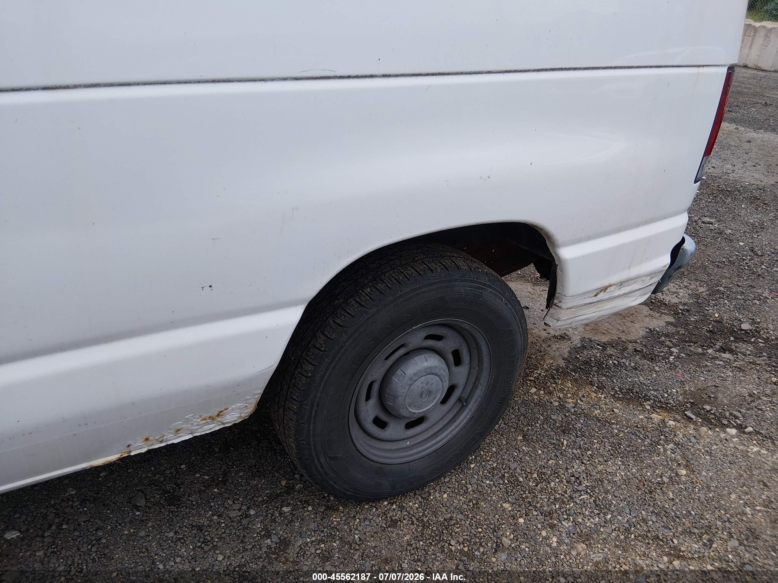 2006 Ford E-150 Commercial/recreational White vin: 1FTRE14W86DB07974