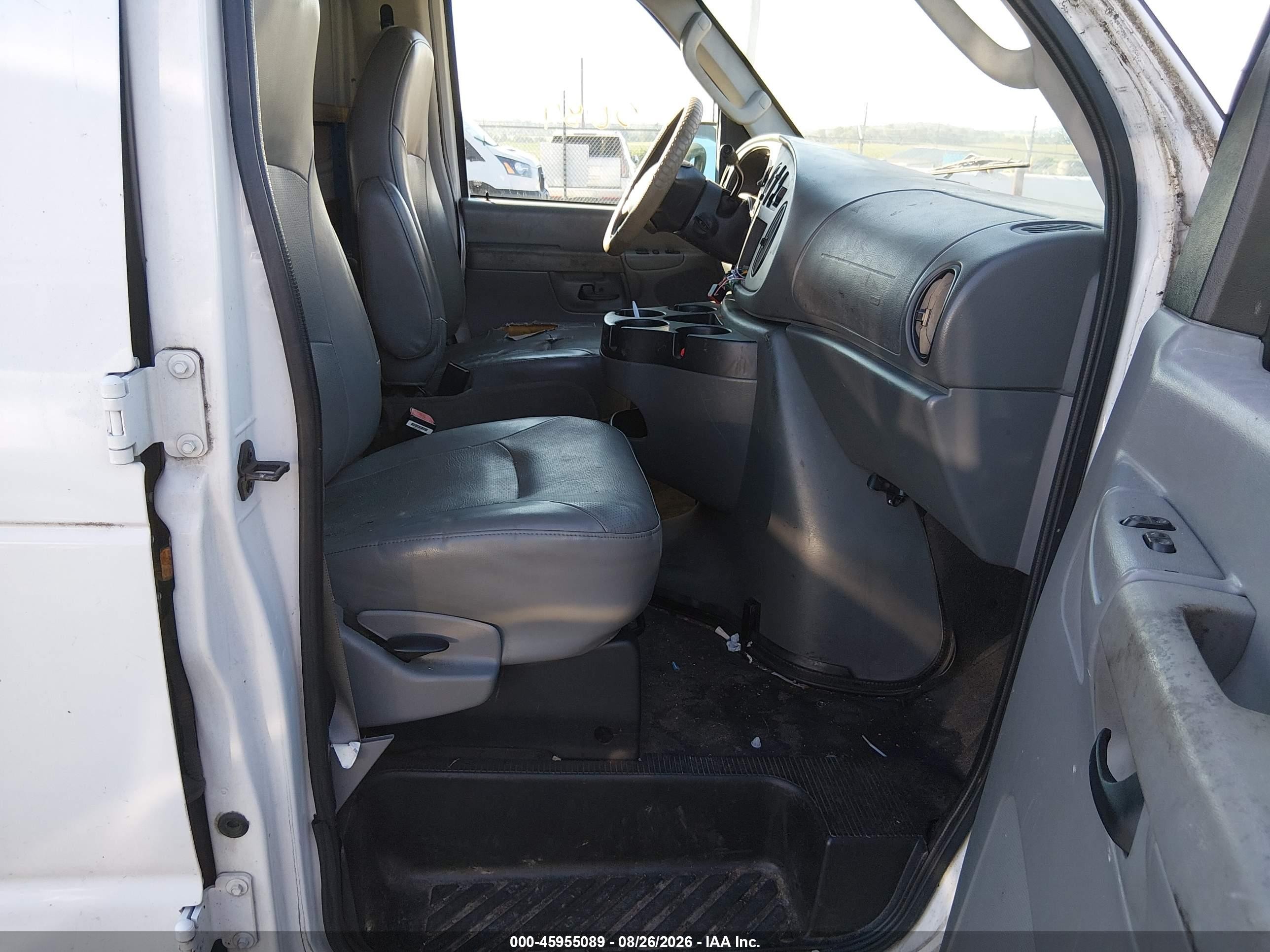 2006 Ford E-150 Commercial/recreational White vin: 1FTRE14W86HA01405