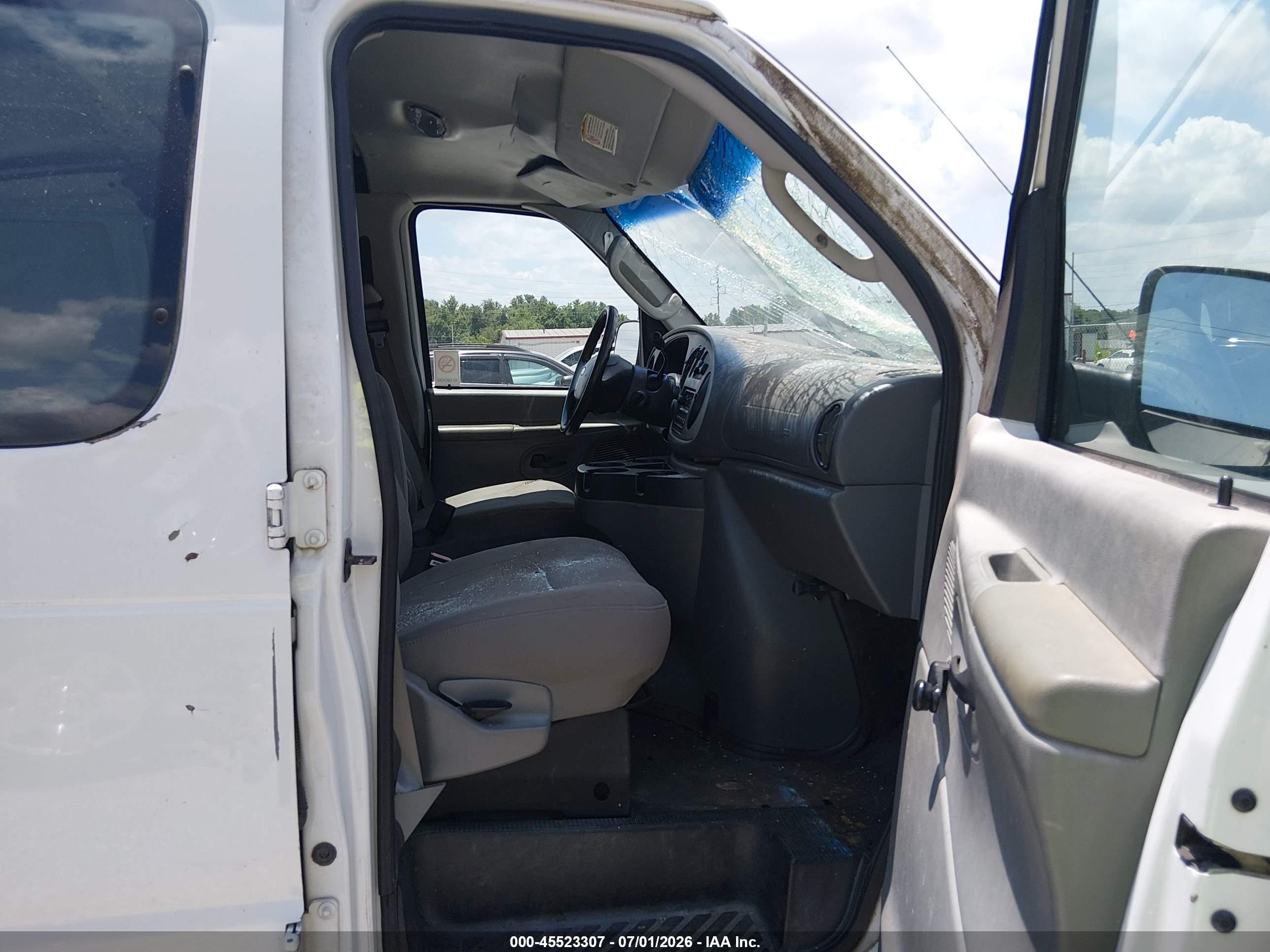 2006 Ford E-150 Commercial/recreational Белый vin: 1FTRE14W86HA67131