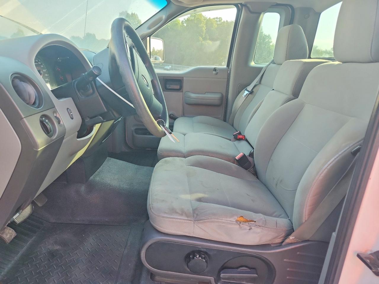 2008 Ford F150 White vin: 1FTRF02248KC88383