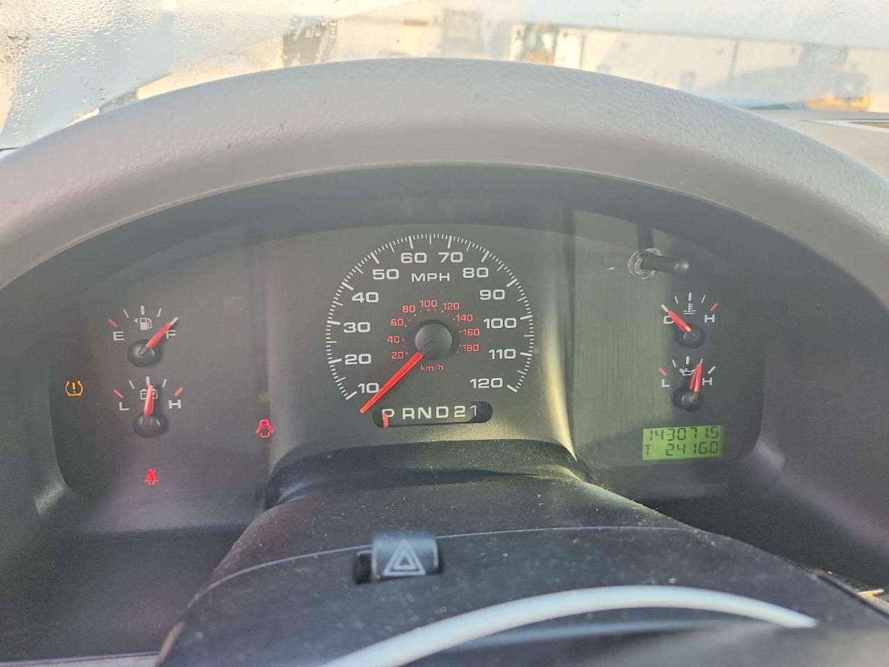 2008 Ford F150 White vin: 1FTRF02248KC88383
