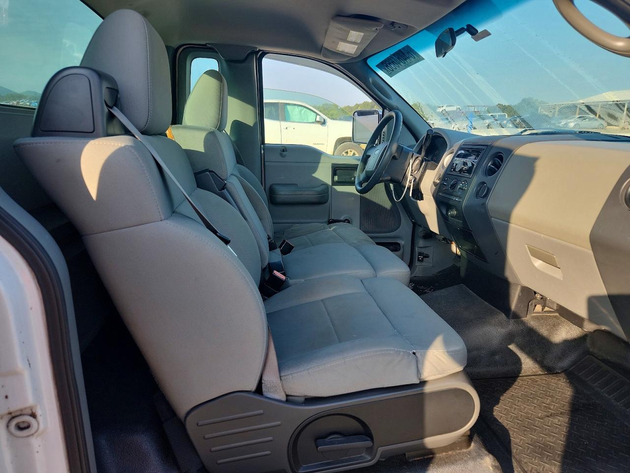 2008 Ford F150 White vin: 1FTRF02248KC88383