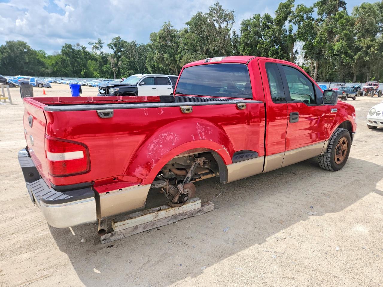 2005 Ford F150 Red vin: 1FTRF02565KC77942