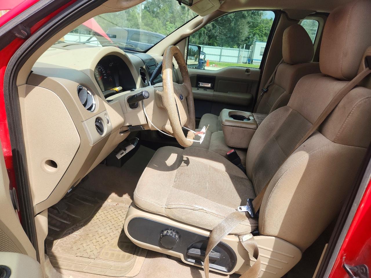2005 Ford F150 Red vin: 1FTRF02565KC77942