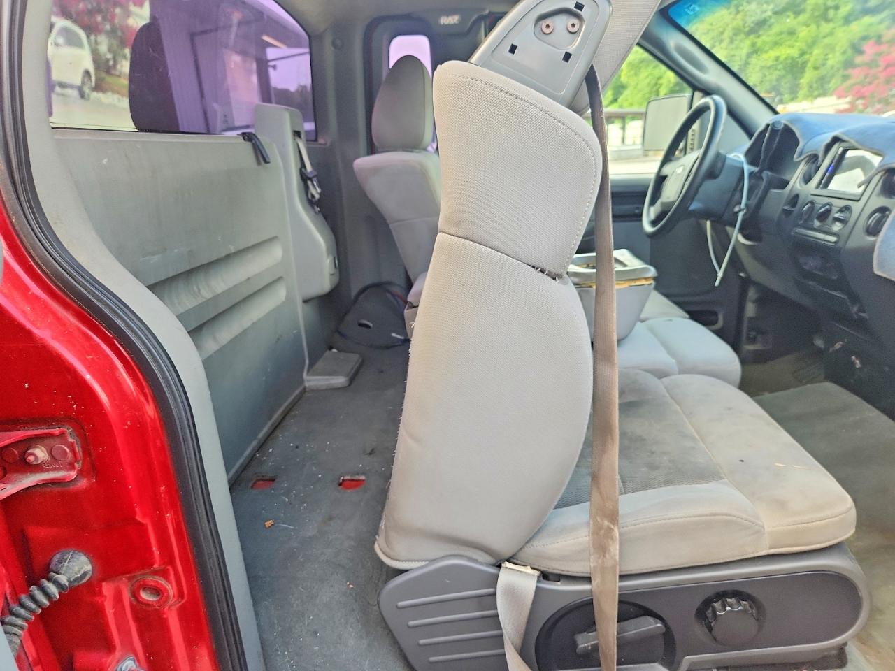 2006 Ford F150 Red vin: 1FTRF02W06KB82335