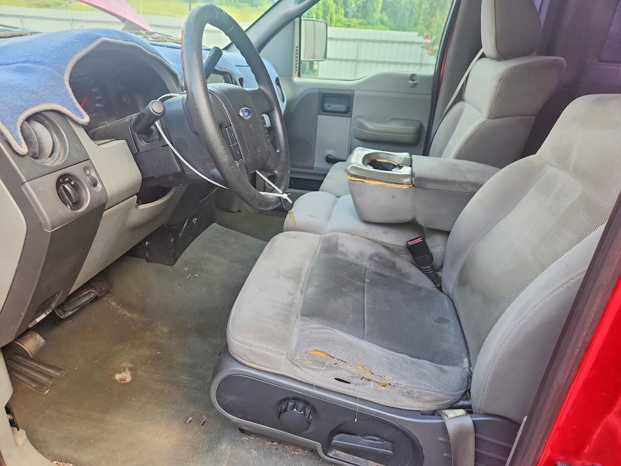 2006 Ford F150 Red vin: 1FTRF02W06KB82335