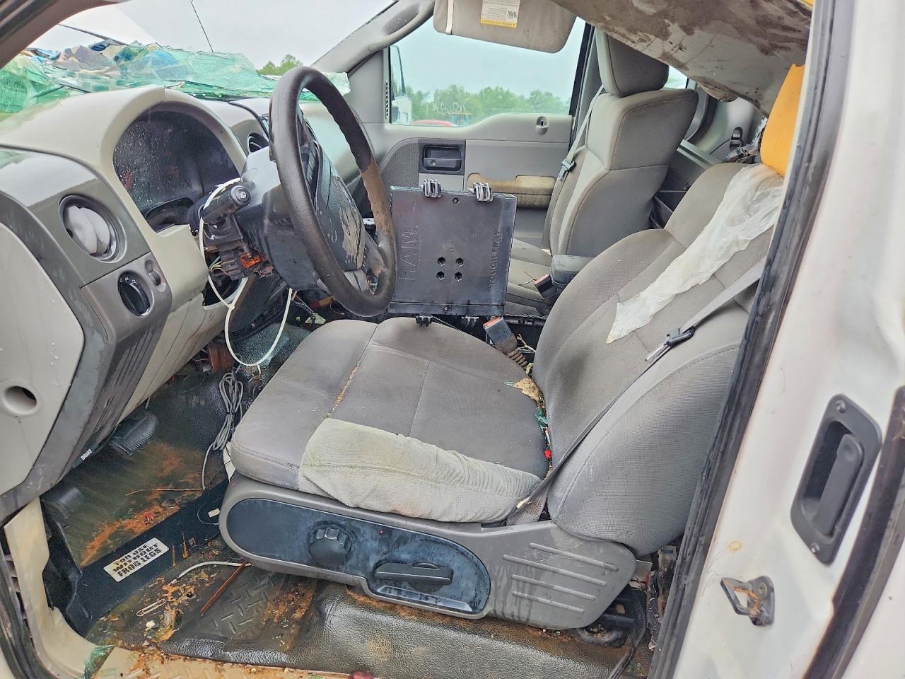 2004 Ford F150 White vin: 1FTRF02W34KD76323