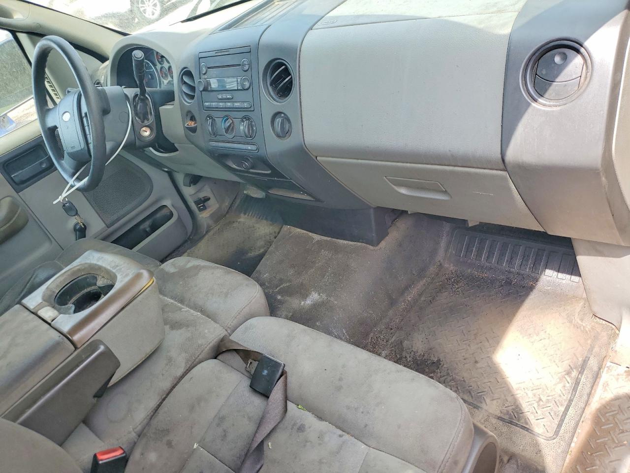 2004 Ford F150 Gray vin: 1FTRF02W44KB13614