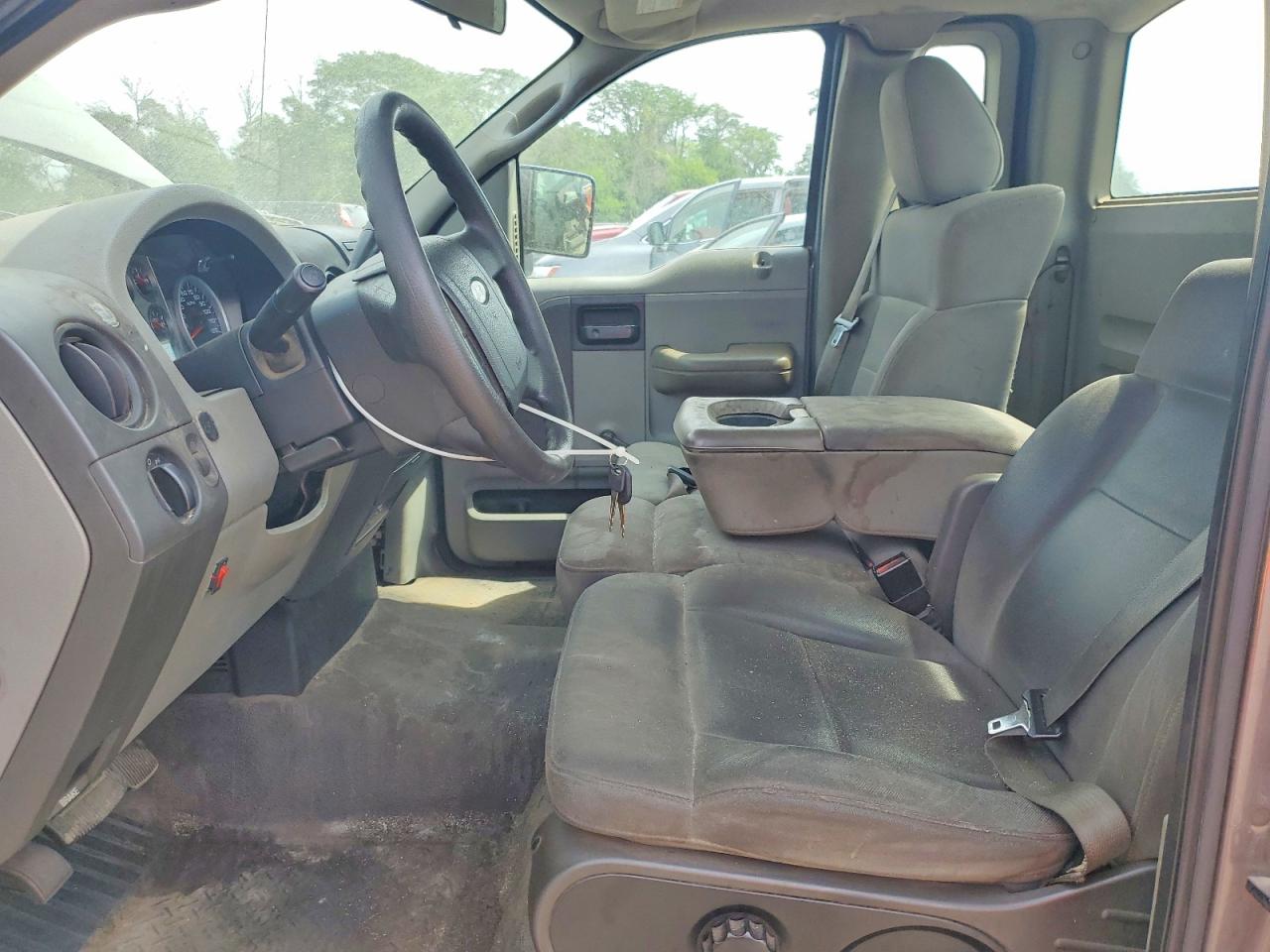 2004 Ford F150 Gray vin: 1FTRF02W44KB13614