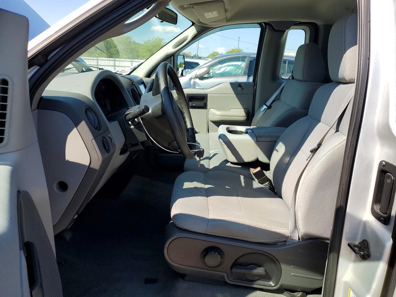 2007 Ford F150 Silver vin: 1FTRF02W57KD52531