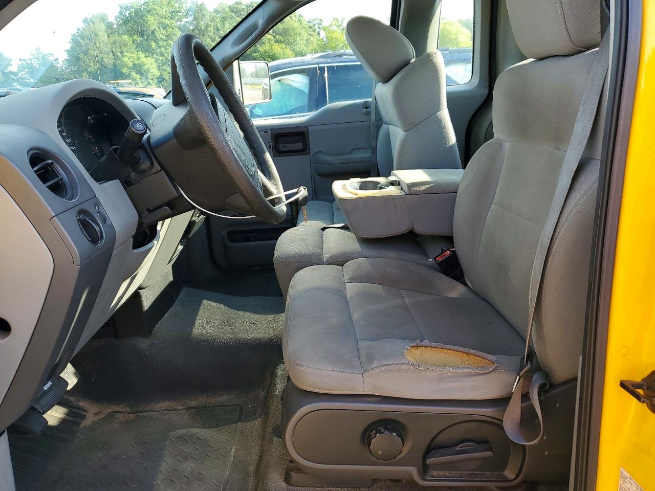 2004 Ford F150 Yellow vin: 1FTRF02W94KD56254