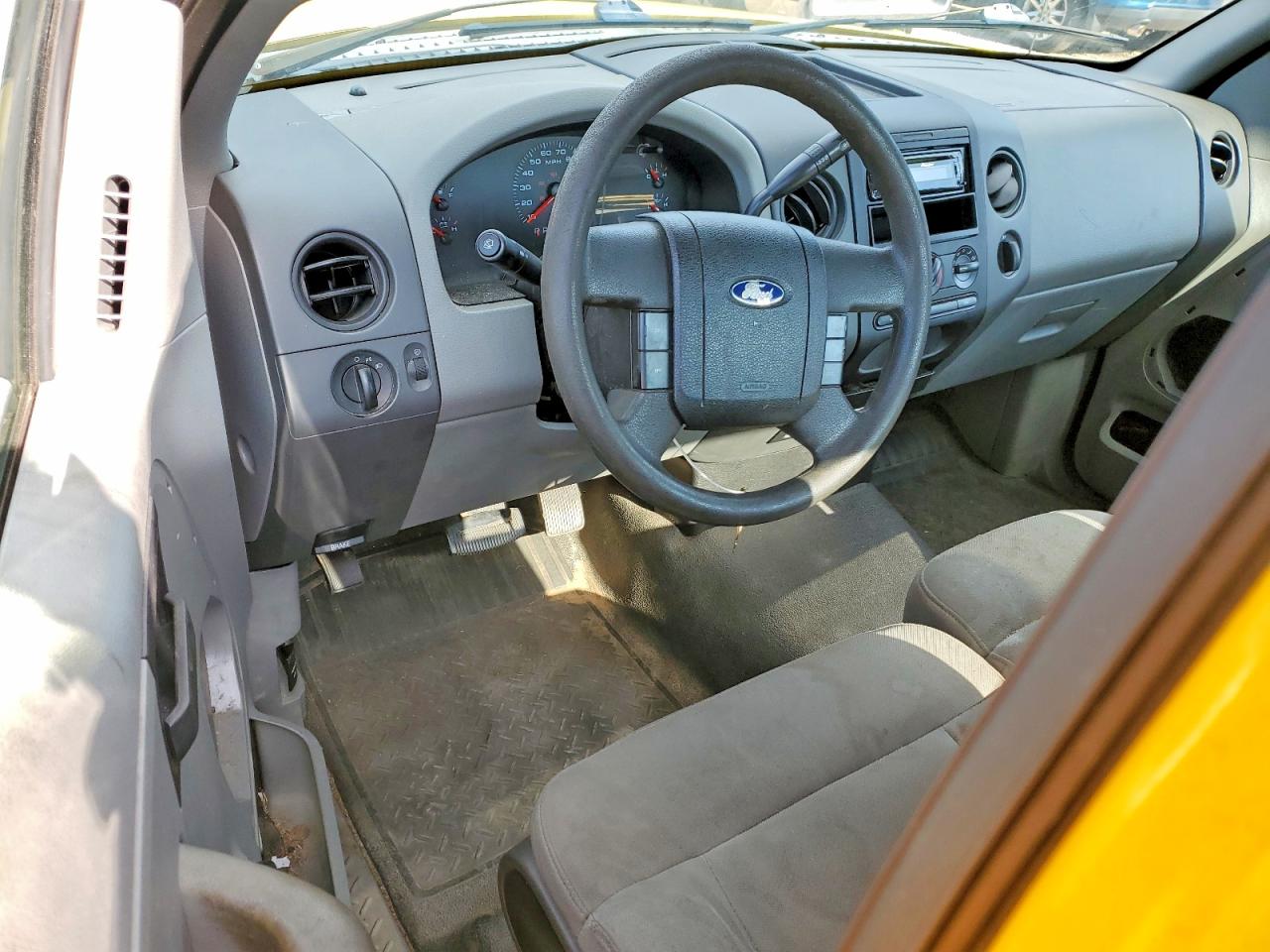 2004 Ford F150 Yellow vin: 1FTRF02W94KD56254