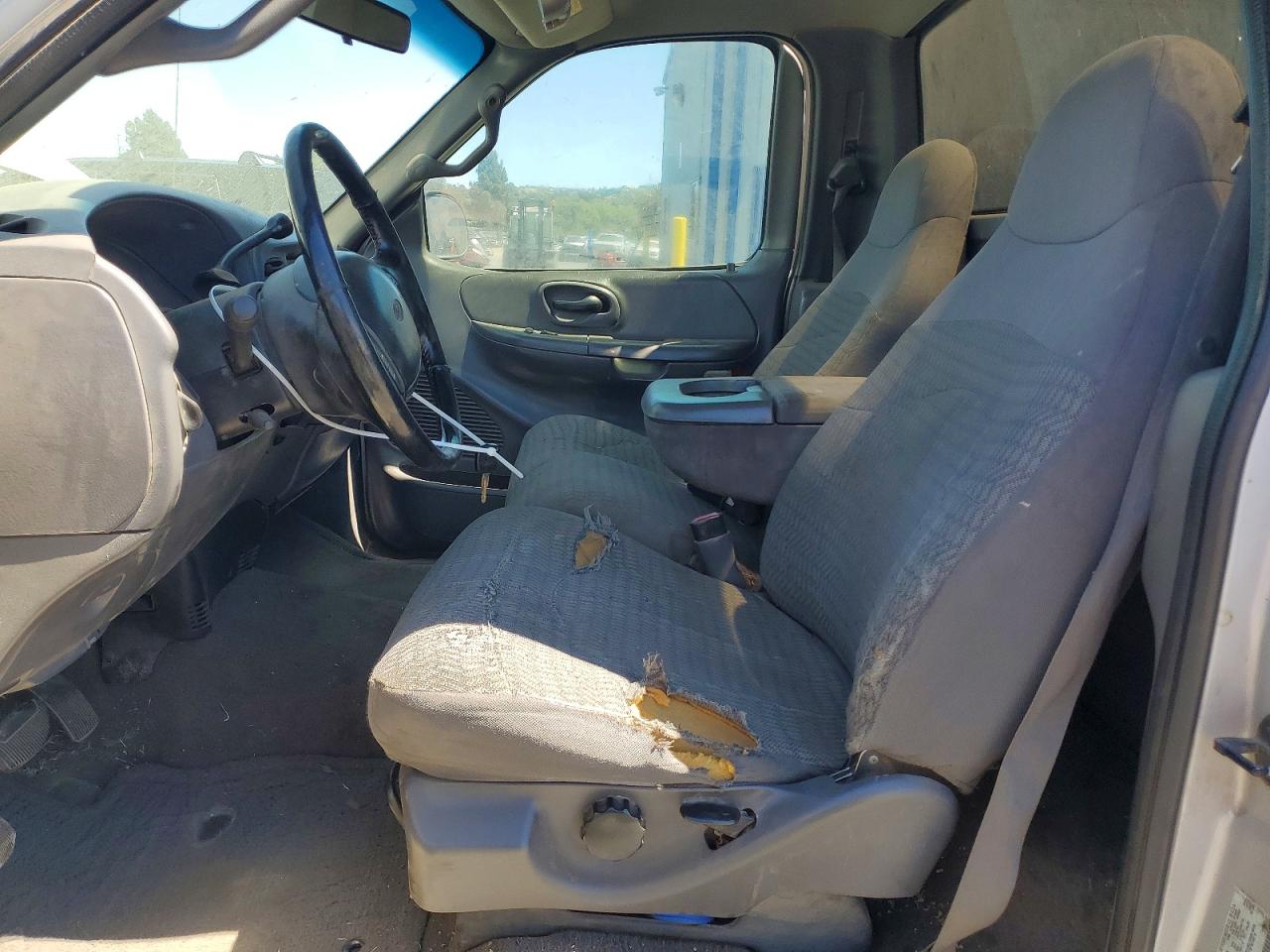 2000 Ford F150 Silver vin: 1FTRF07L0YKB49739