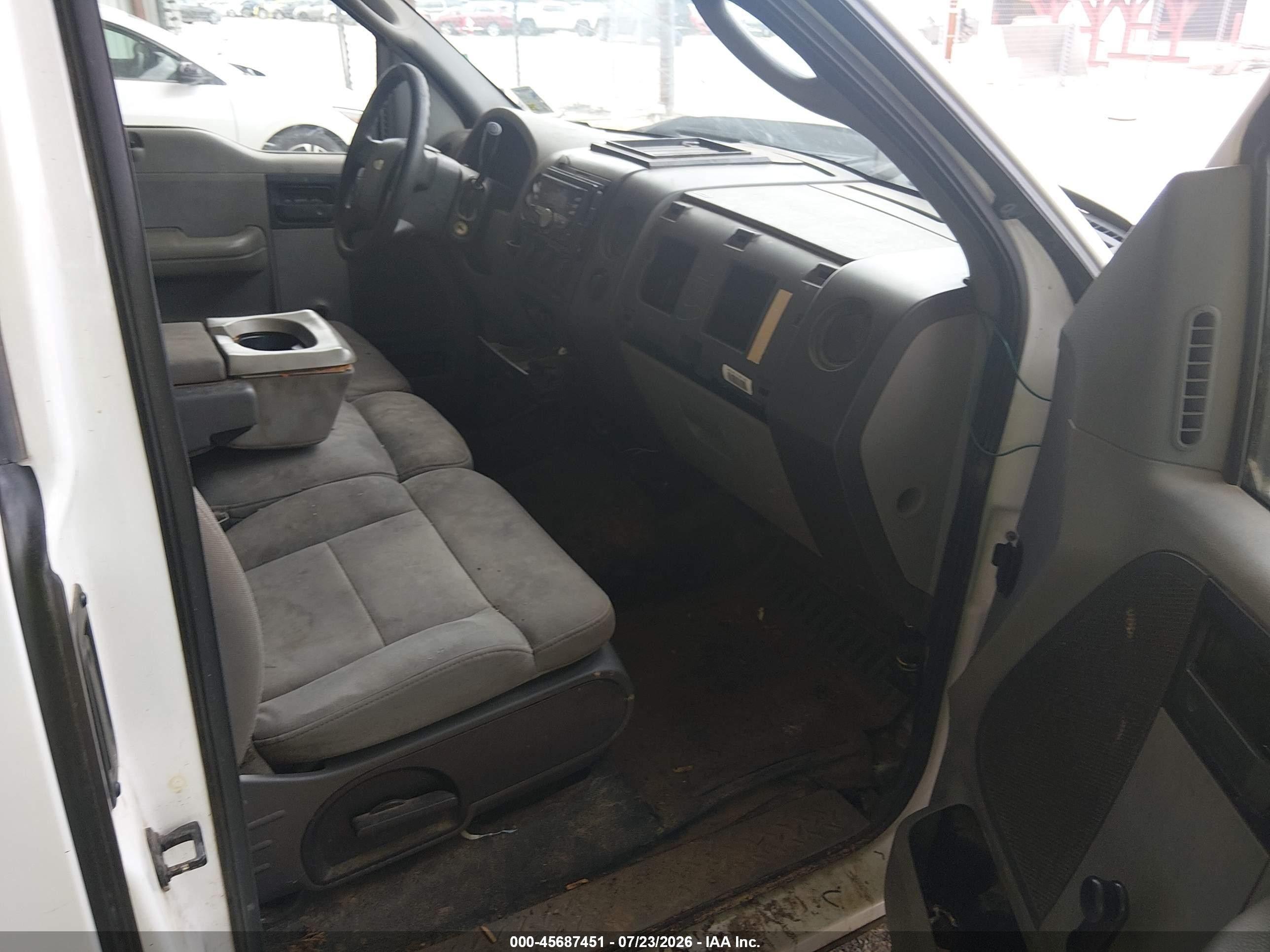 2005 Ford F-150 Stx/xl/xlt White vin: 1FTRF12205KF14615