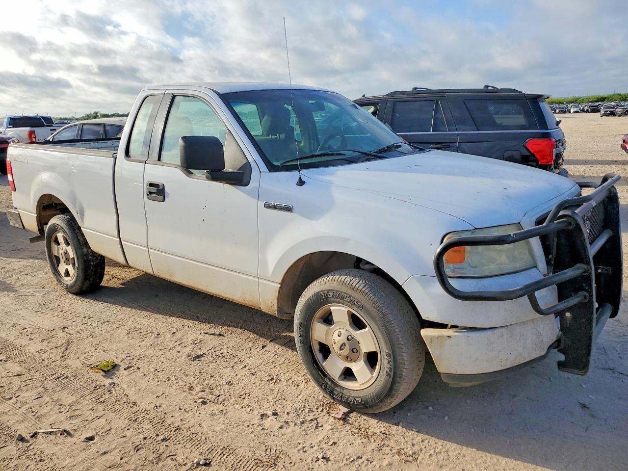 2005 Ford F150 White vin: 1FTRF12205NA95602