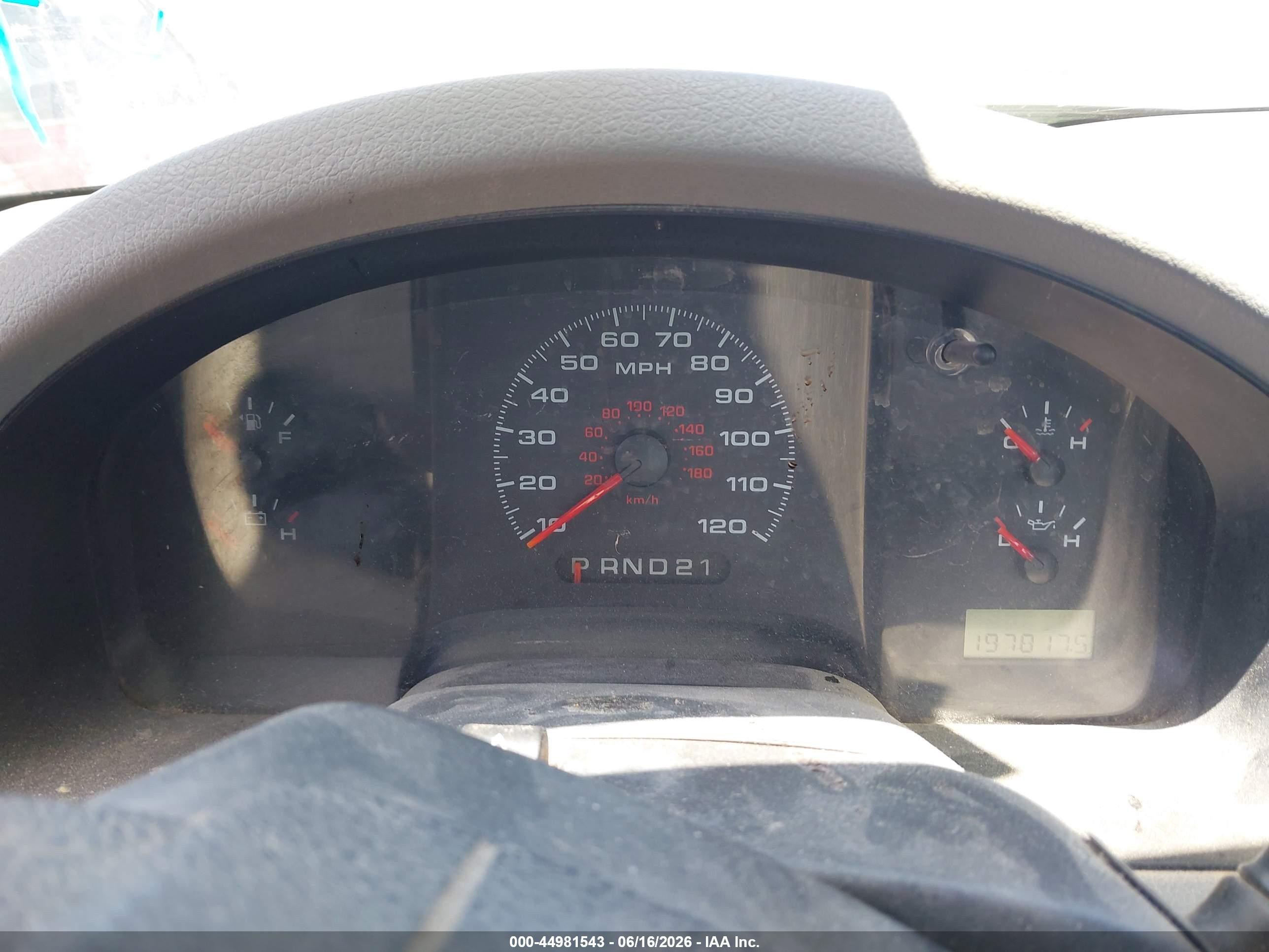 2006 Ford F-150 Stx/xl/xlt White vin: 1FTRF12206NB64855