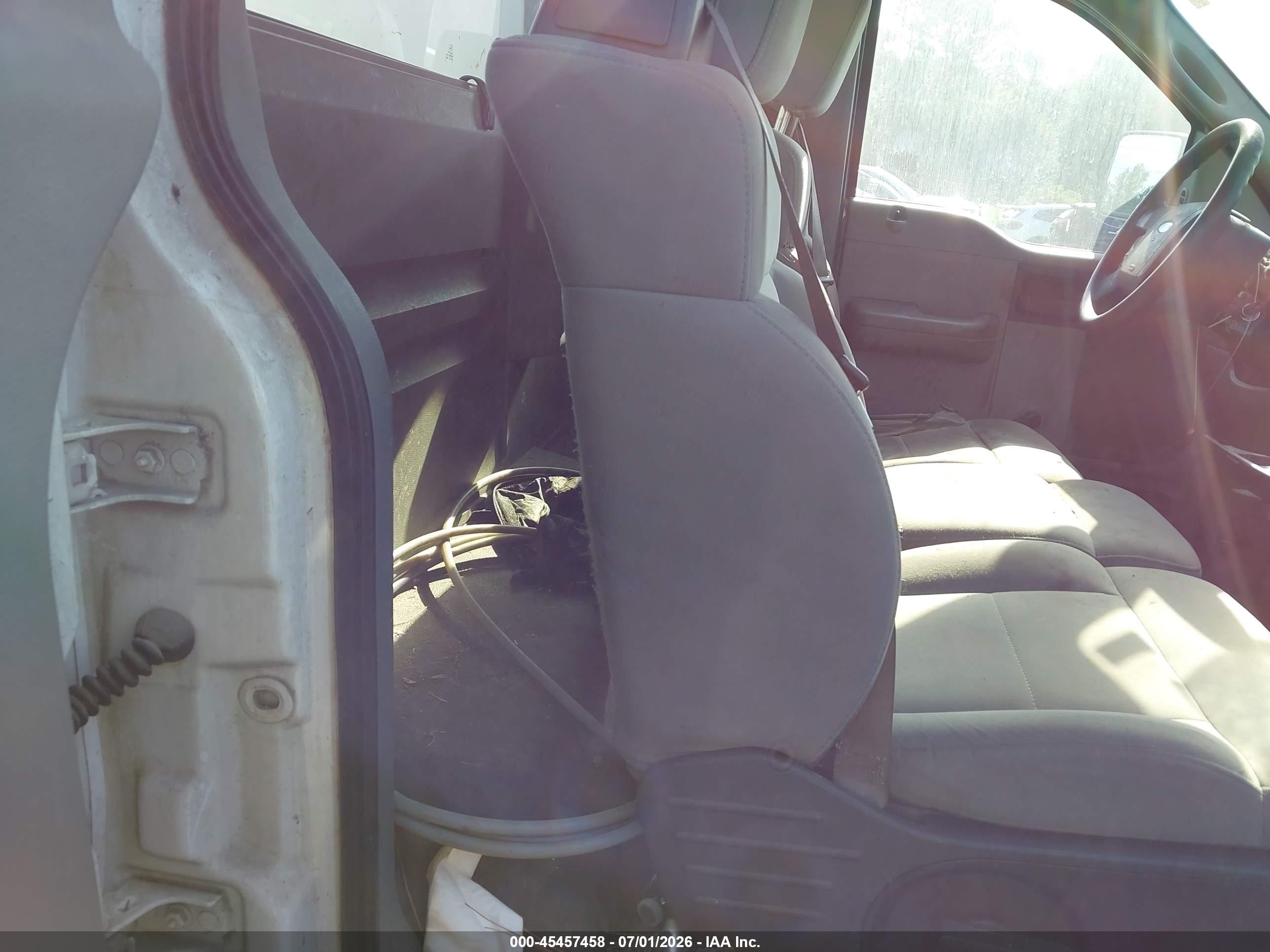 2007 Ford F-150 Stx/xl/xlt White vin: 1FTRF12207KD61737