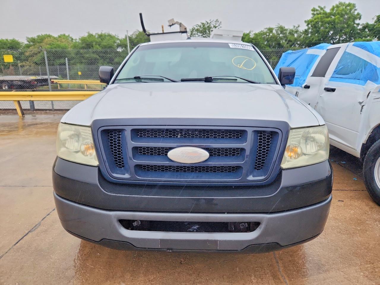 2008 Ford F150 White vin: 1FTRF12208KB70272