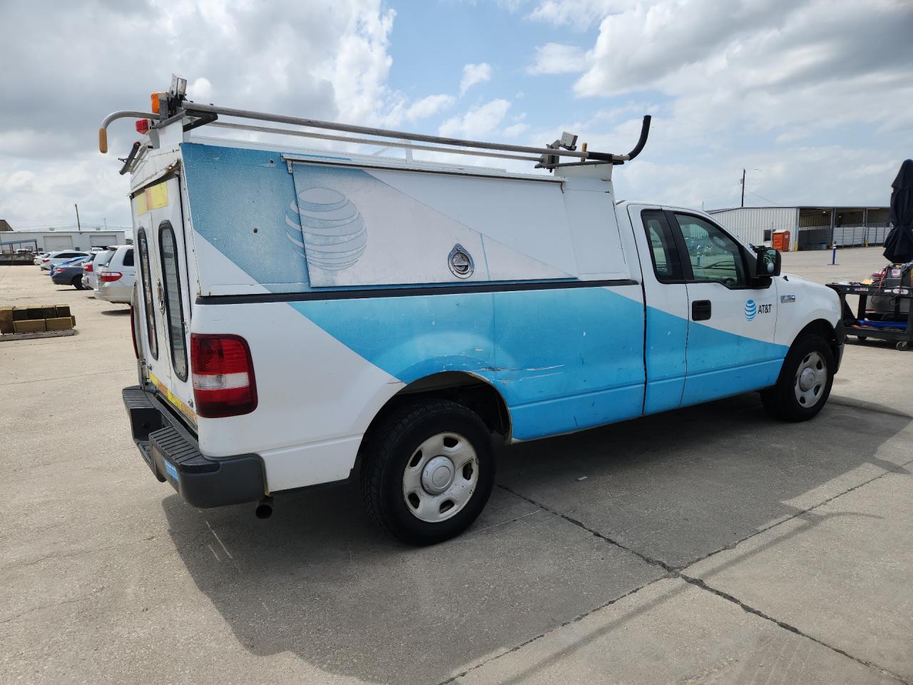 2008 Ford F150 White vin: 1FTRF12208KB70272 Damage: Right Bed Side, Dent(S) W/ Paint Dmg, > 12 Inches
