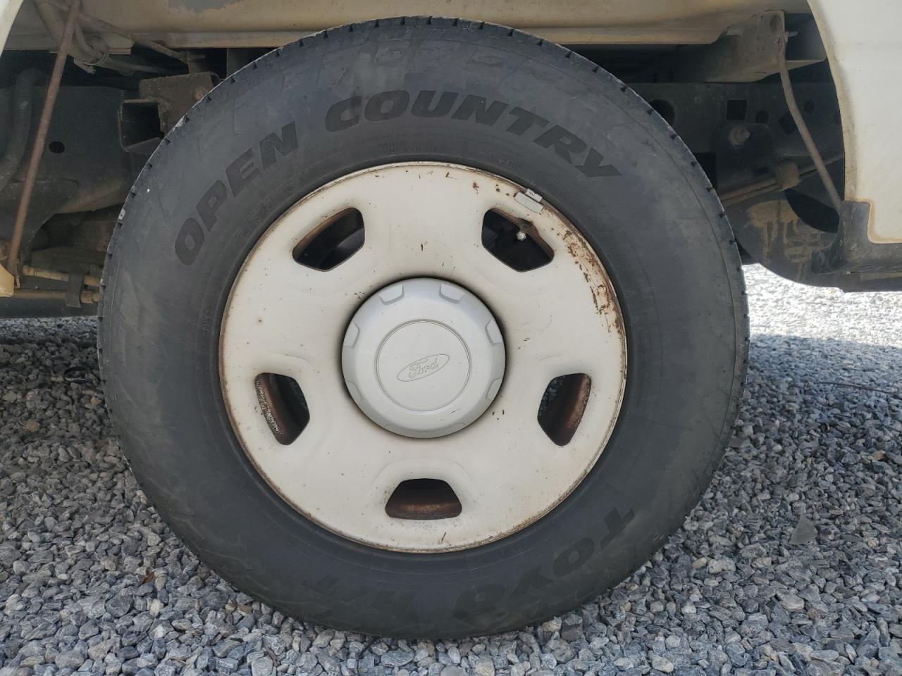 2008 Ford F150 Xl Белый vin: 1FTRF12208KB80638 Damage: Left Rear Wheel, Corrosion, > 12 Inches