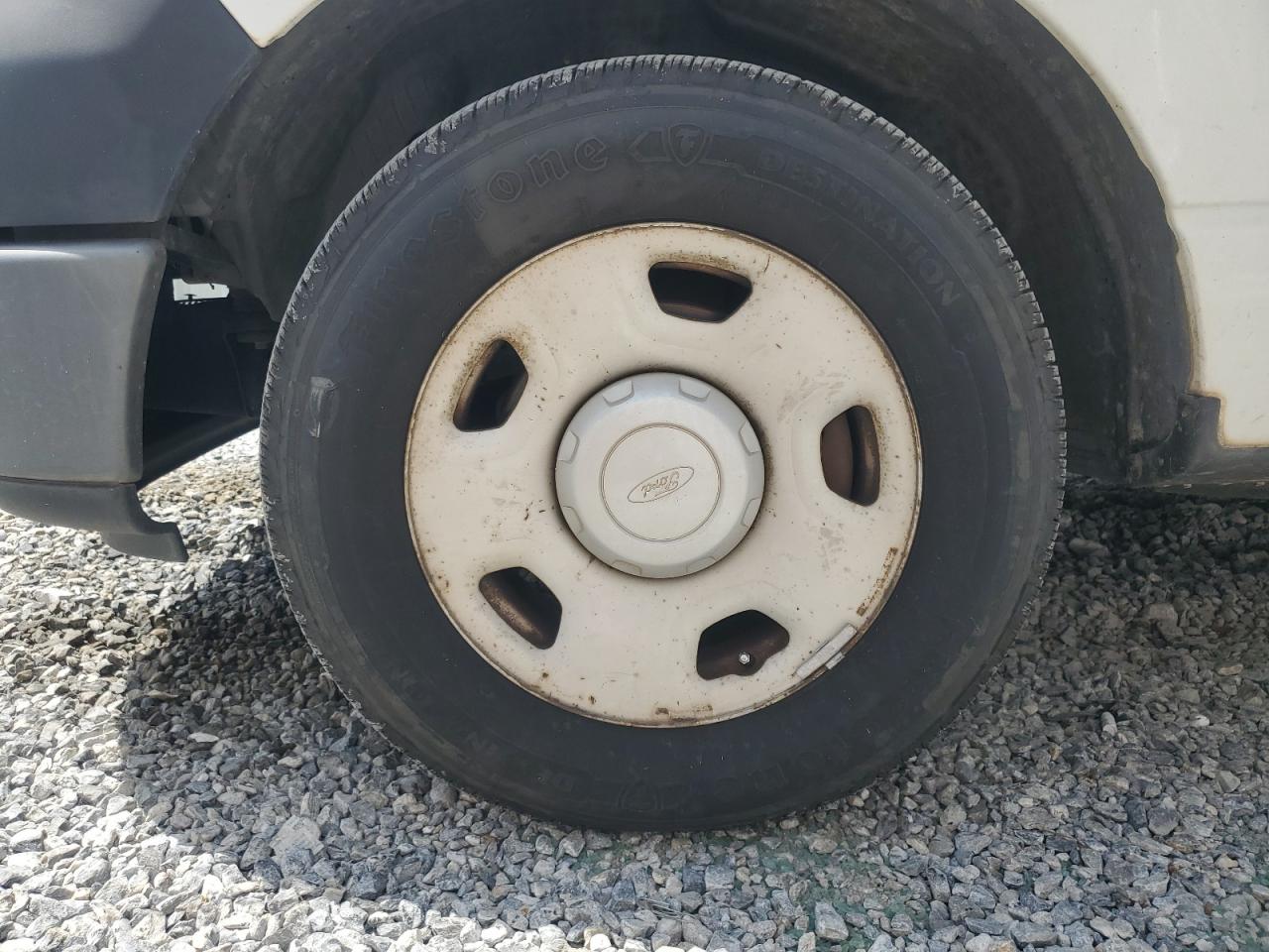 2008 Ford F150 Xl Белый vin: 1FTRF12208KB80638 Damage: Left Front Wheel, Corrosion, > 12 Inches