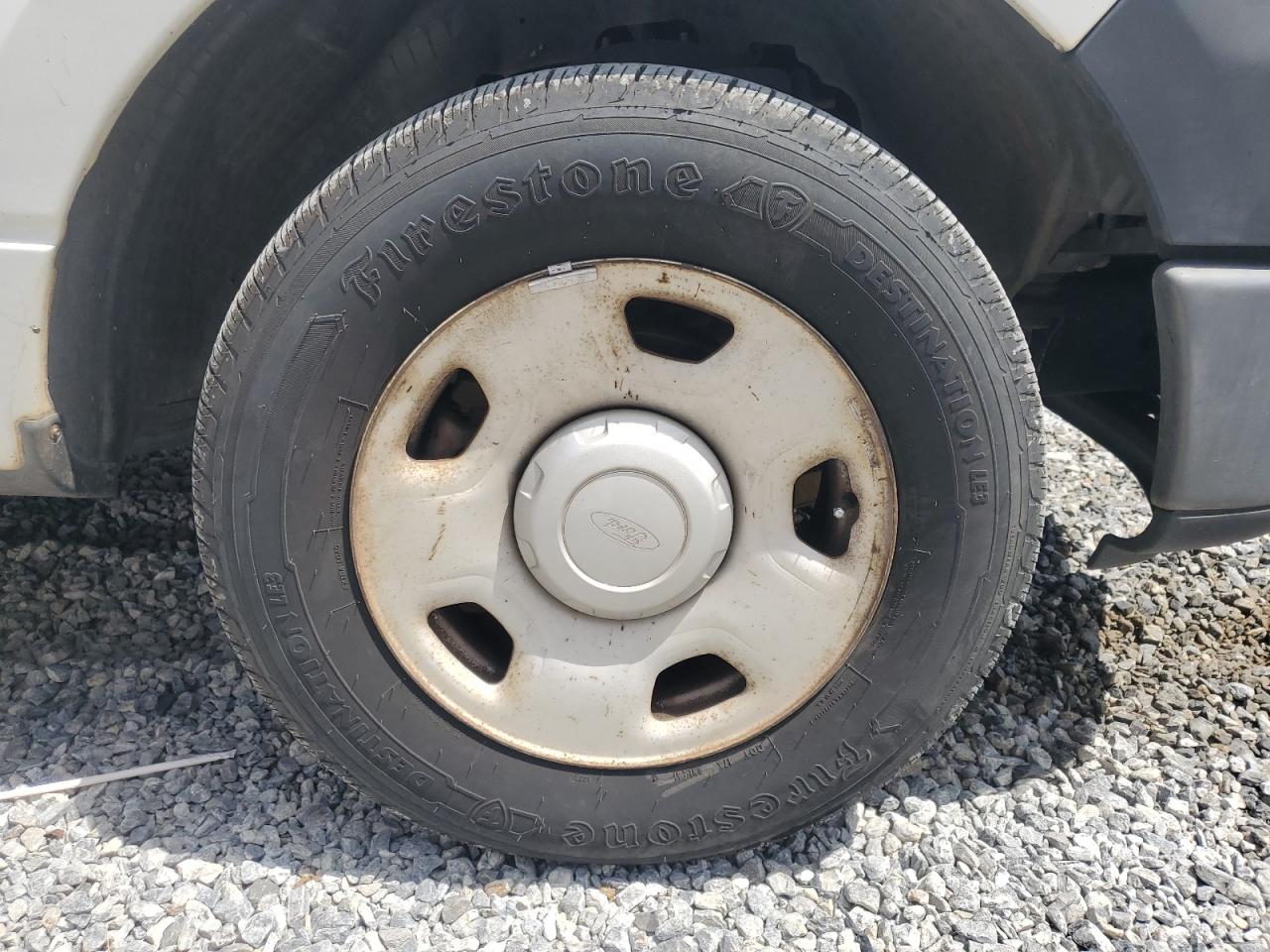 2008 Ford F150 Xl Белый vin: 1FTRF12208KB80638 Damage: Right Front Wheel, Corrosion, > 12 Inches