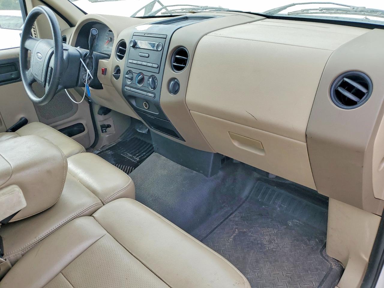 2008 Ford F150 White vin: 1FTRF12208KC88032