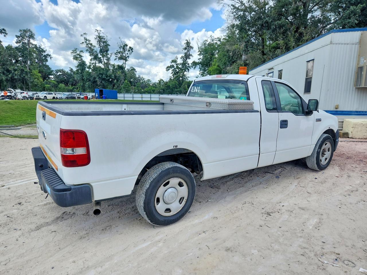 2008 Ford F150 White vin: 1FTRF12208KC88032