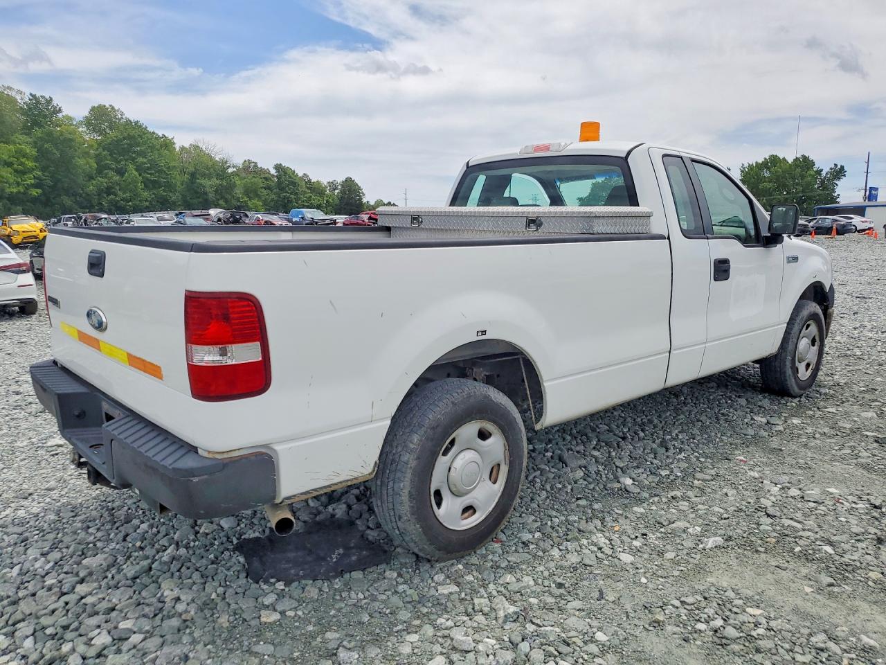 2008 Ford F150 White vin: 1FTRF12208KC88077