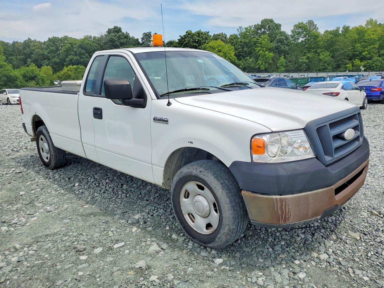 2008 Ford F150 White vin: 1FTRF12208KC88077