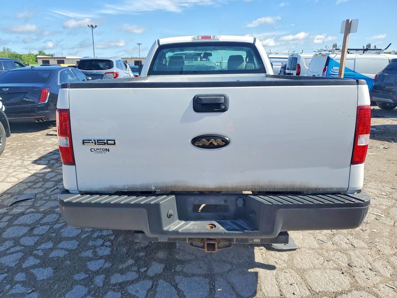 2008 Ford F150 White vin: 1FTRF12208KE66019